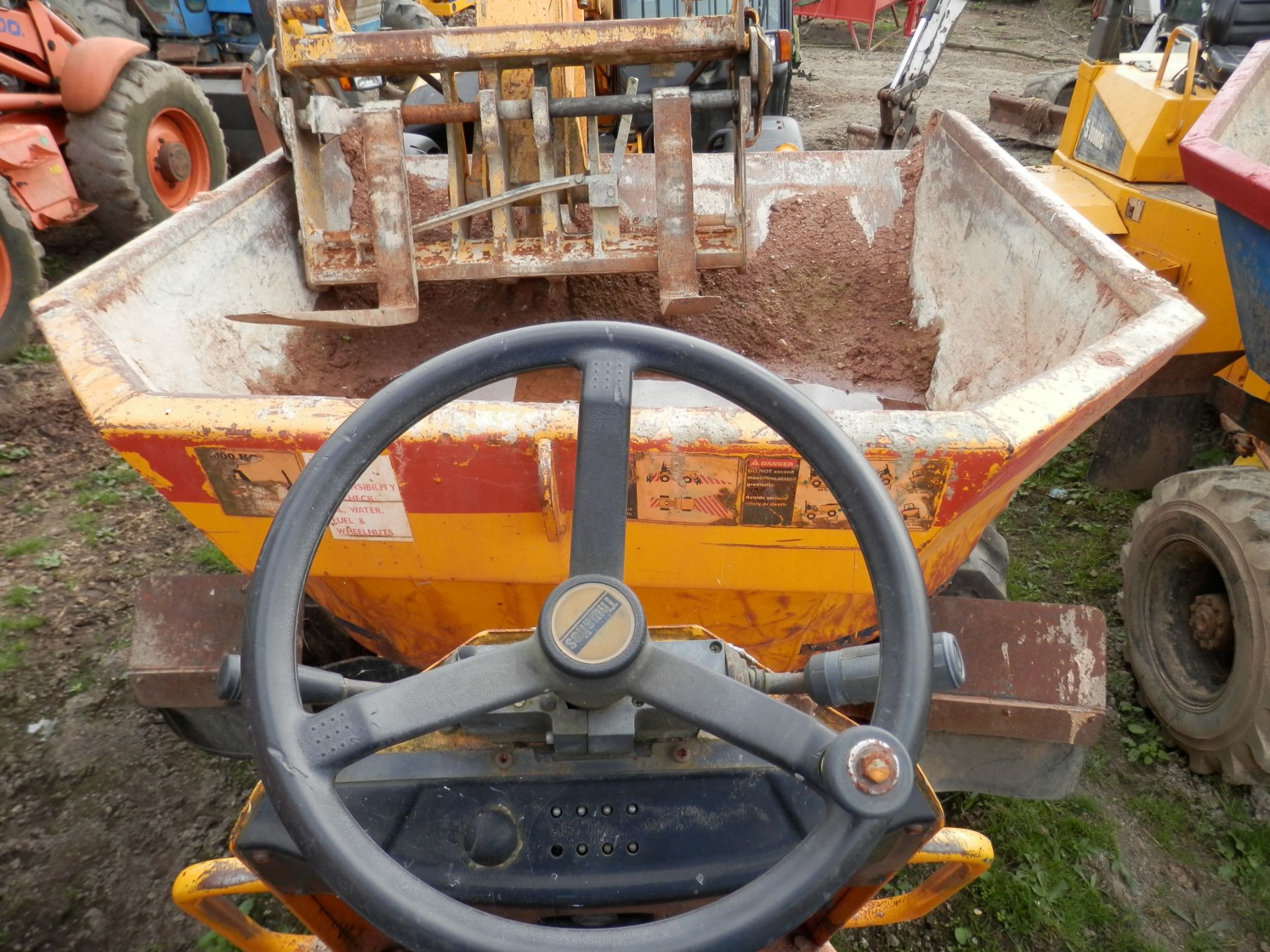 2006/06 WORKING THWAITES 5 TONNE DIESEL SWIVEL DUMPER TRUCK. APPROX 3000 WORKING HOURS. - Bild 3 aus 7