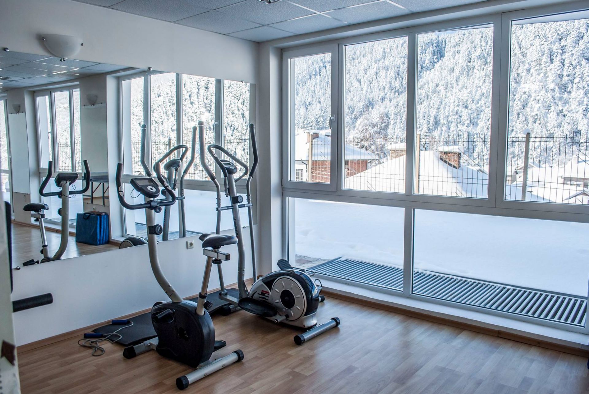 Large leisure centre/SPA (OR BIGGEST APARTMENT IN BULGARIA new mountain apartment complex Borovets - Image 26 of 38