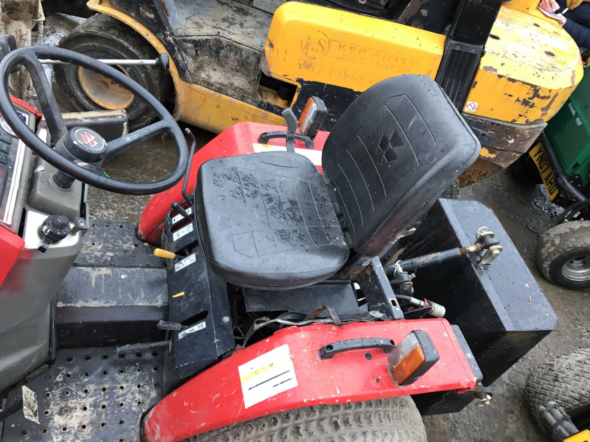 RED LEWIS LAND LUGGER 18Q, 1215 MASSEY FERGUSON TRACTOR WITH LOADER + REAR WEIGHT *PLUS VAT* - Image 3 of 9