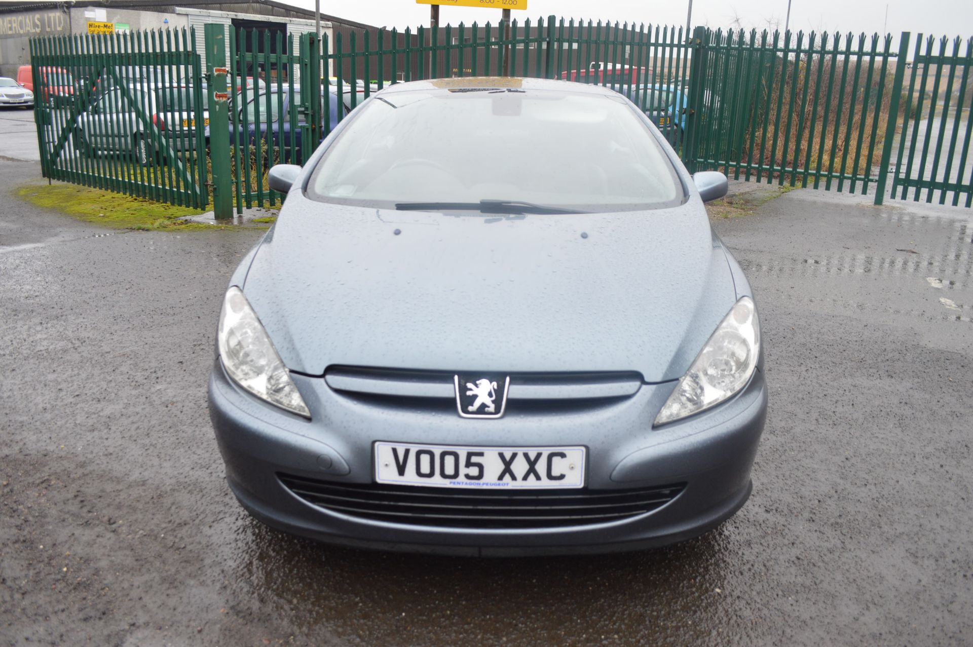 2005/05 REG GREY PEUGEOT 307CC CONVERTIBLE *NO VAT* - Image 2 of 18