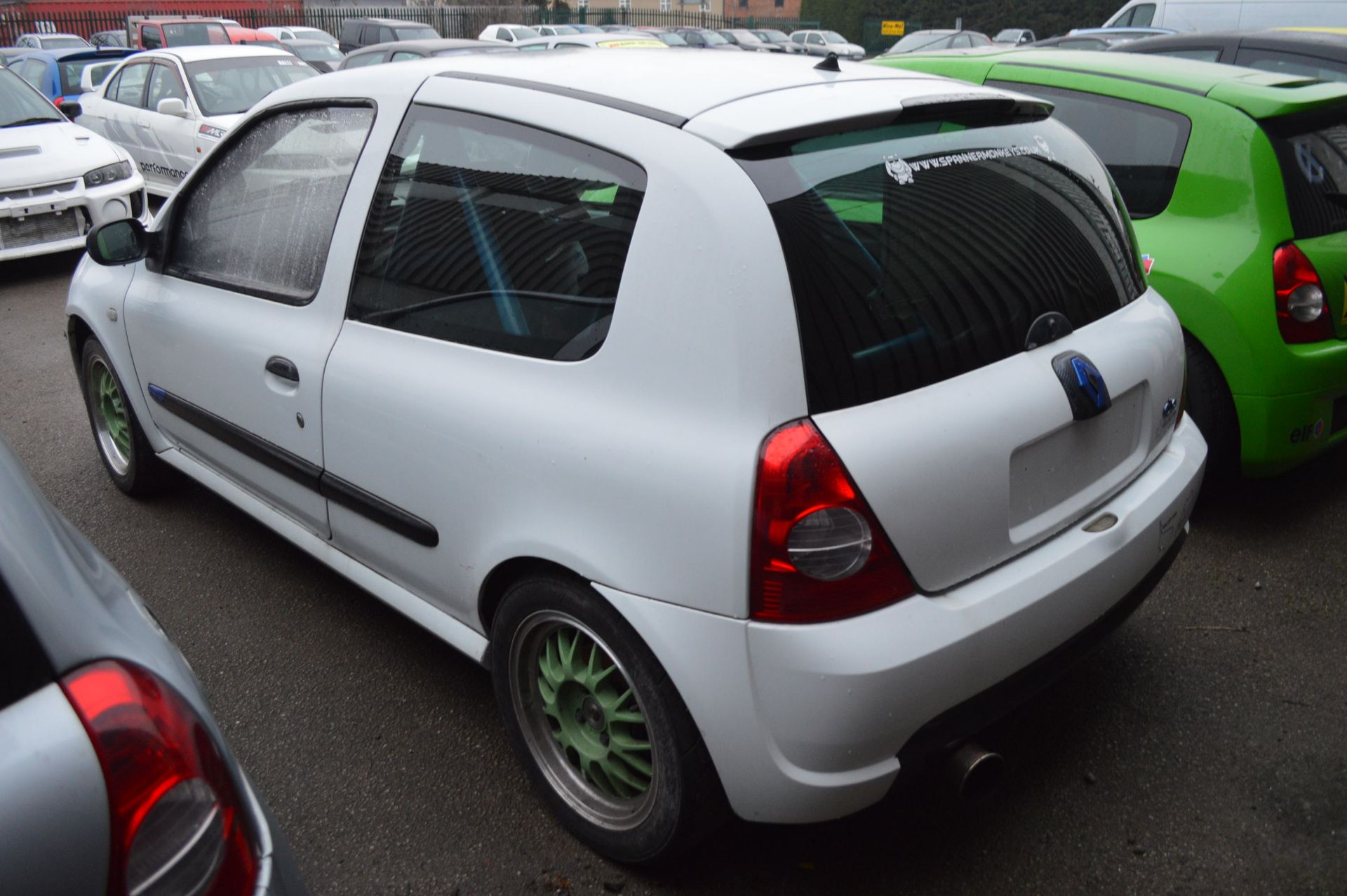 2003/03 REG RENAULT CLIO SPORT 16V 2.0 PETROL - STRIPPED AND FITTED WITH ROLL CAGE - Image 4 of 13