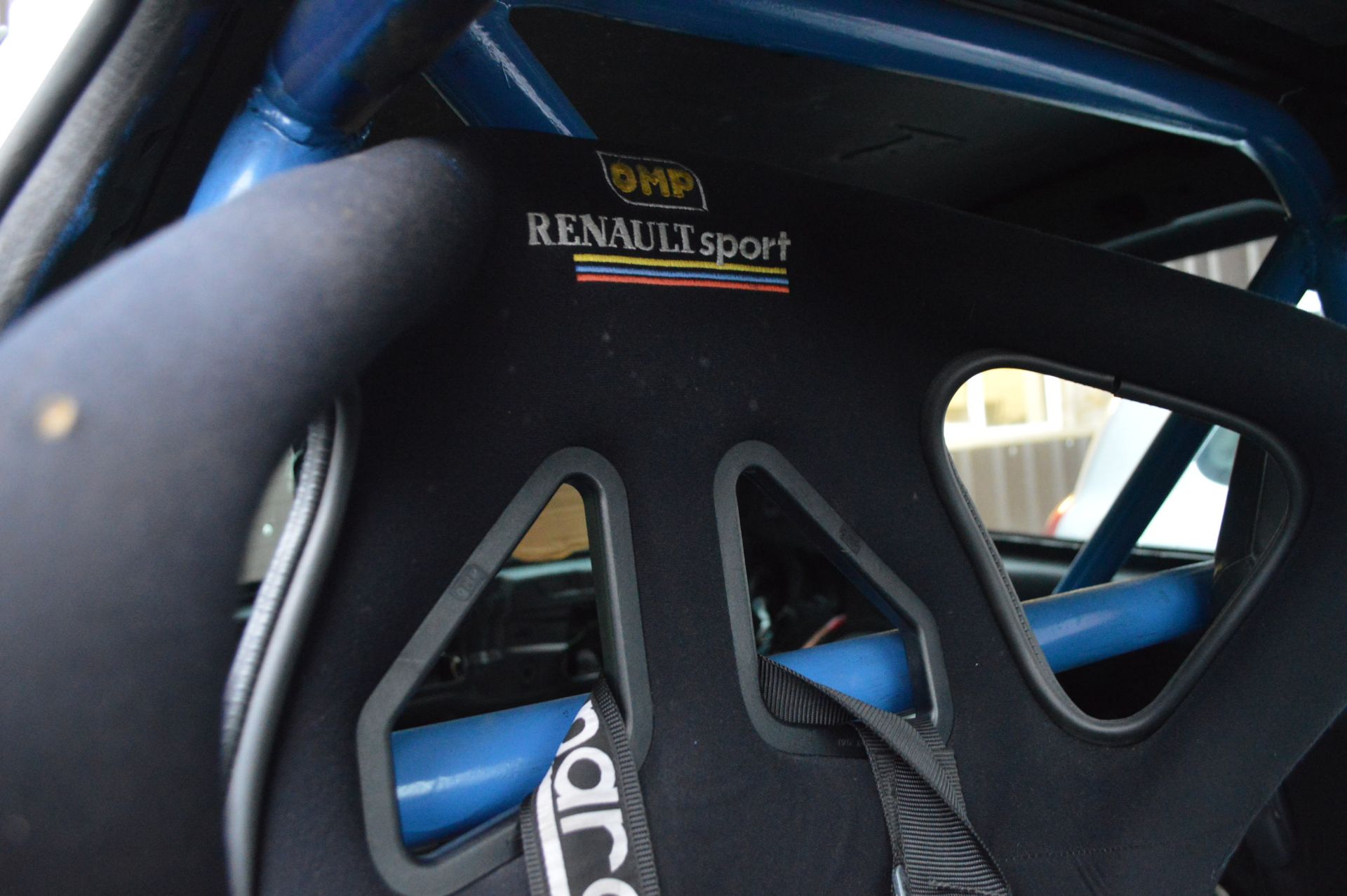 2003/03 REG RENAULT CLIO SPORT 16V 2.0 PETROL - STRIPPED AND FITTED WITH ROLL CAGE - Image 10 of 13