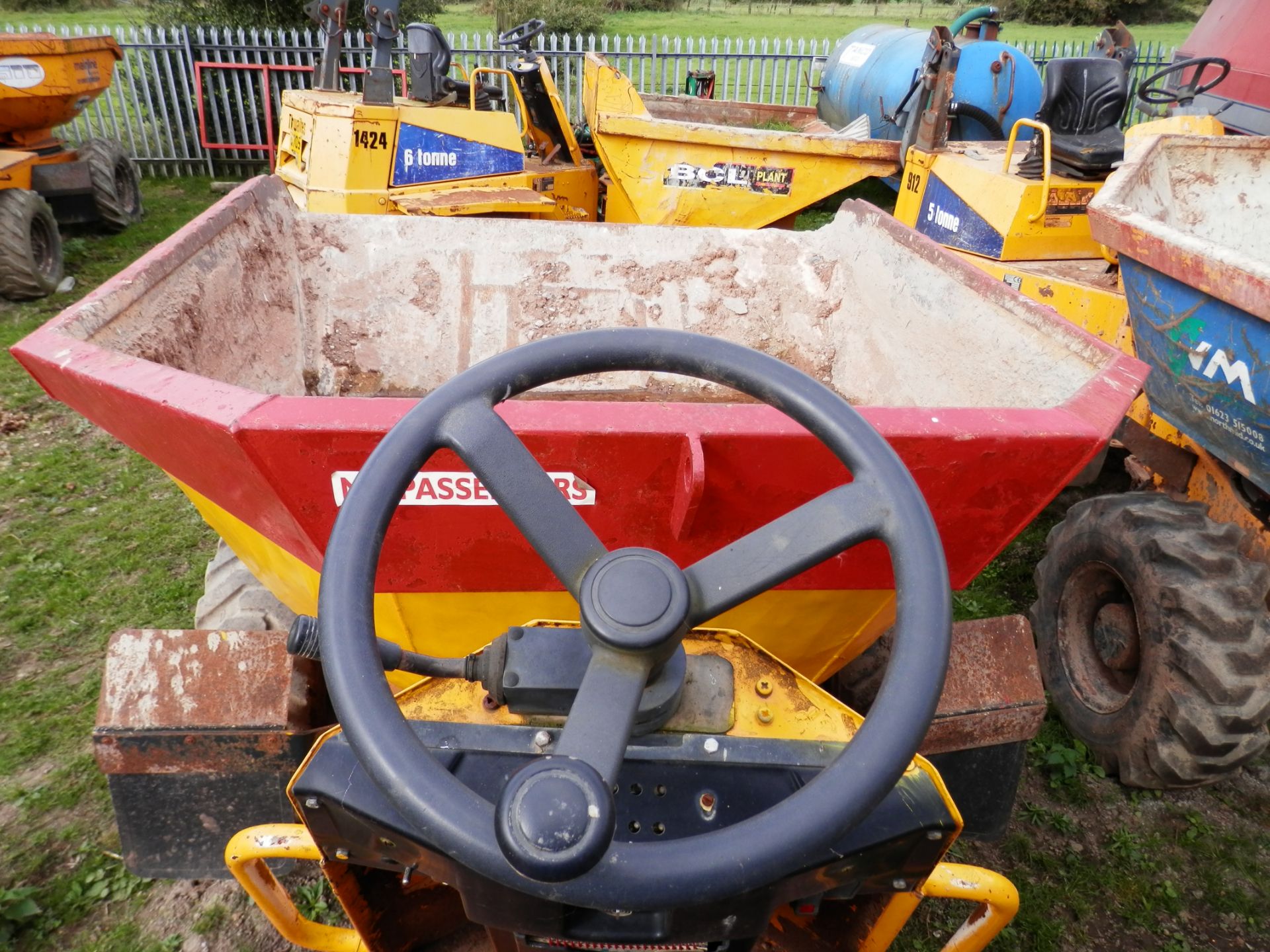 2004/04 WORKING THWAITES 5 TONNE DIESEL SWIVEL DUMPER TRUCK. 3067 WORKING HOURS. - Image 6 of 11