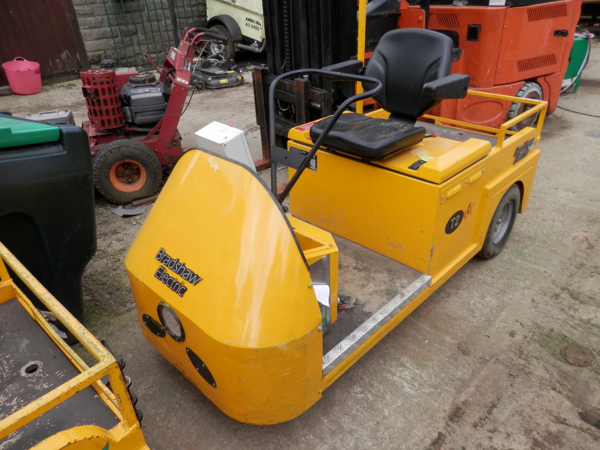 2011 BRADSHAW T2 ELECTRIC TUG/TOW TRACTOR, WORKING READY FOR USE. 1.5 TONNE TOW CAPACITY.