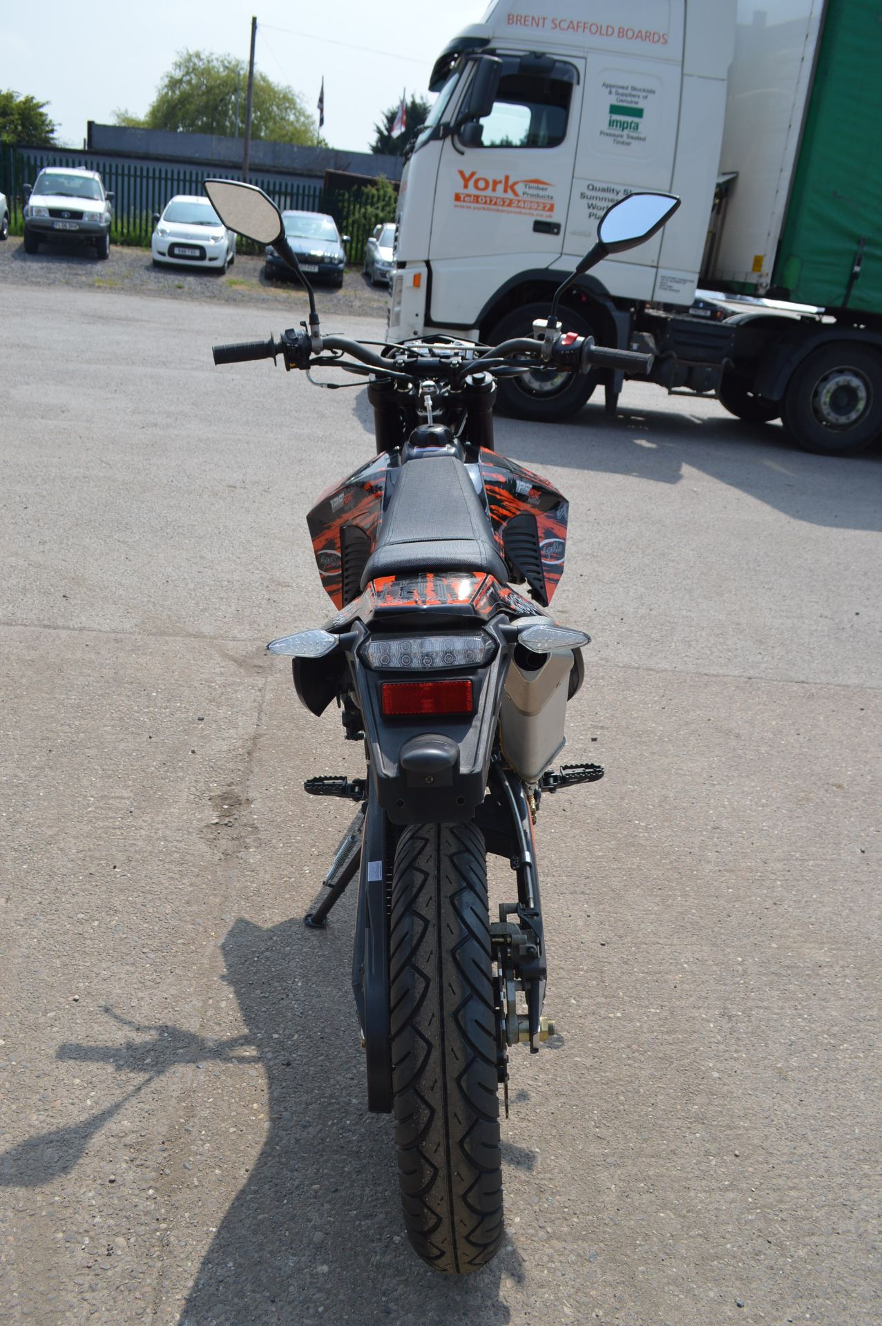 2017/17 NEW APOLLO 125RX ROAD LEGAL SUPERMOTO BIKE IN RED/ORANGE NEW 17 PLATE - Image 4 of 14