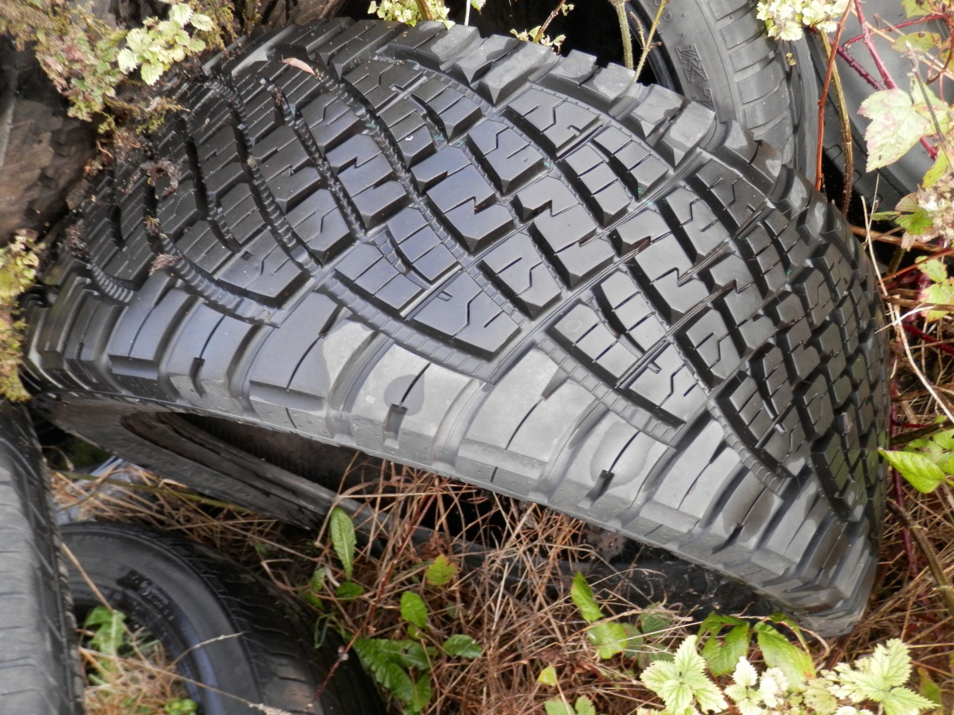 3 GARAGES FULL OF USED, PART WORN TYRES. ASSORTED FROM CAR TO LORRY TYRES. POSSIBLY 800+ - Image 4 of 7