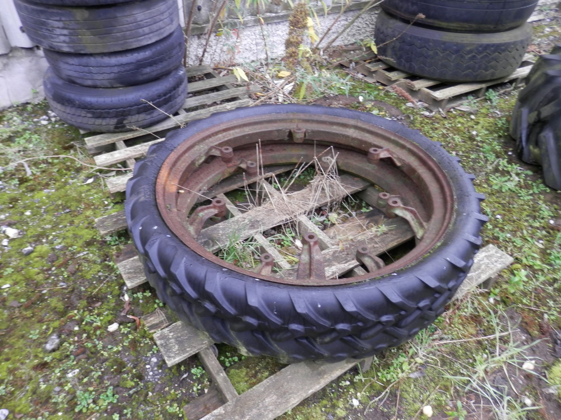 85 + ASSORTED LORRY, CAR & TRAILER TYRES & WHEELS, AS PICTURED. BUYER TO COLLECT COMPLETE JOBLOT. - Image 5 of 10