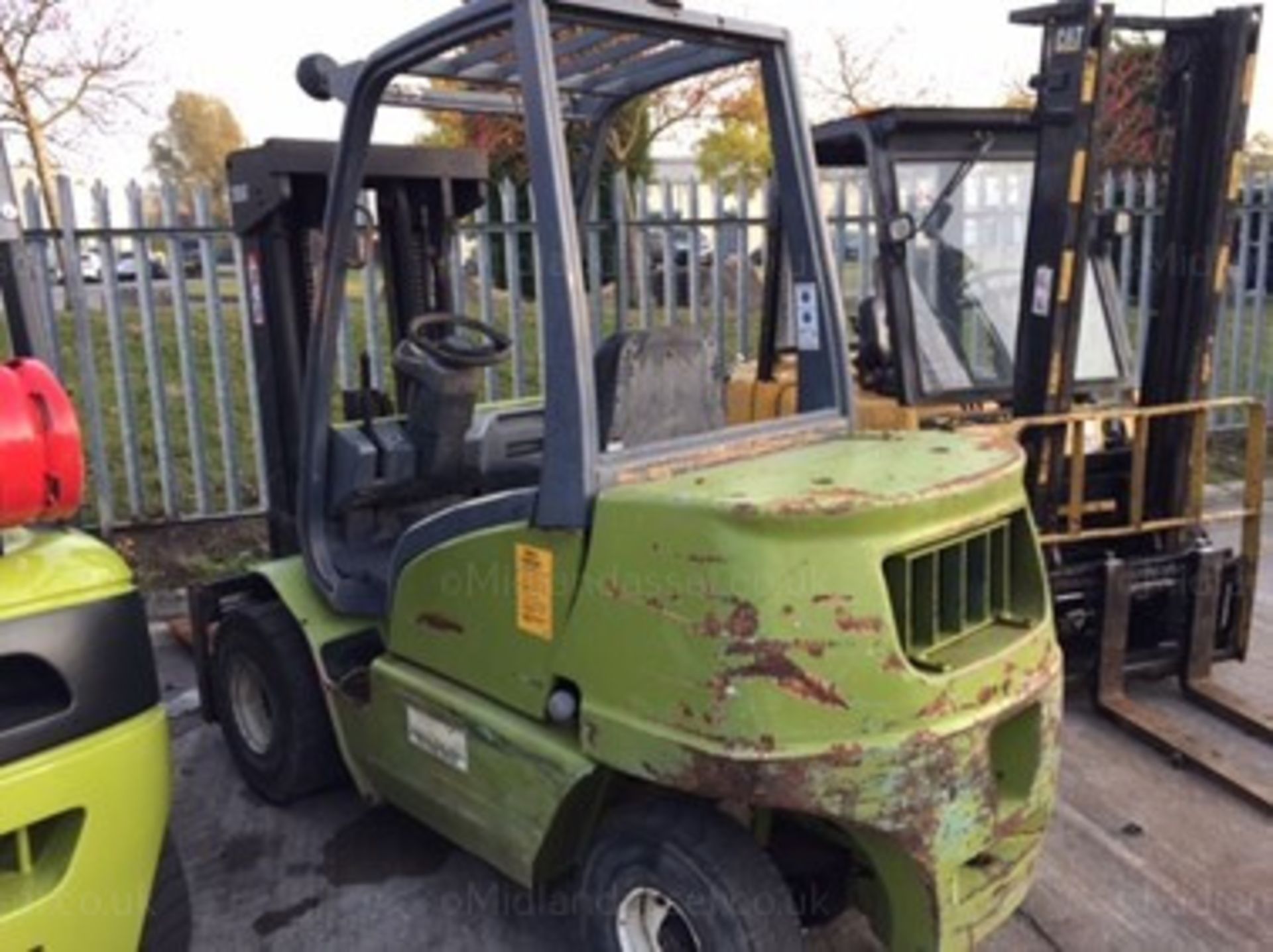 BOSS RH30 DIESEL COUNTERBALANCE FORK TRUCK - Image 3 of 3