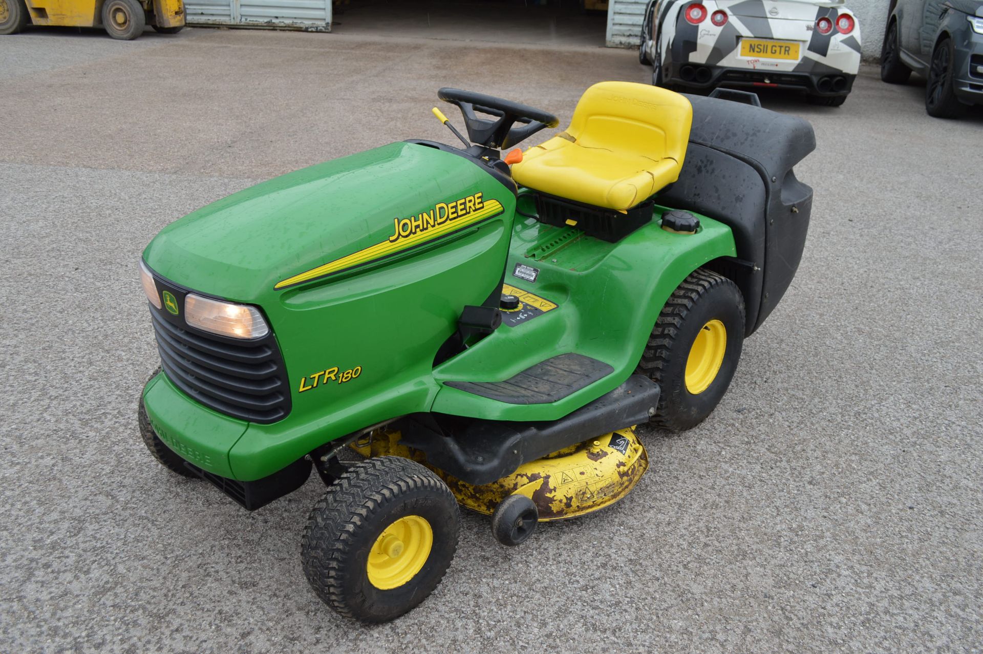 2002 JOHN DEERE HYDRO-STATIC RIDE-ON LAWN MOWER *NO VAT* - Image 3 of 18