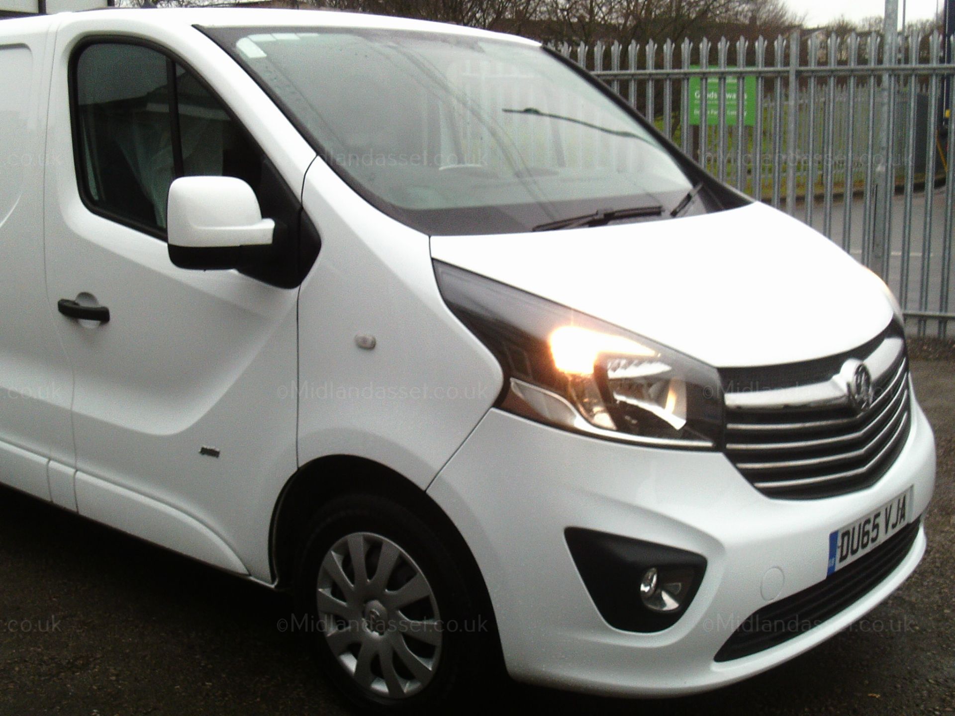 2015/65 REG VAUXHALL VIVARO 2900 SPORTIVE CDTI PANEL VAN ONE OWNER - Image 2 of 12