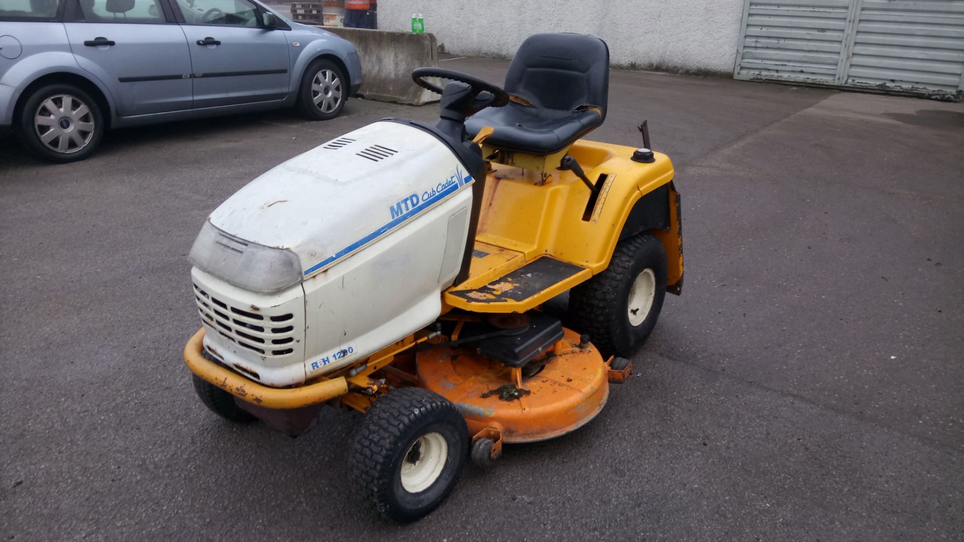 MTD CUB-CADET RBH 1200 RIDE-ON LAWN MOWER *NO VAT* - Image 3 of 11