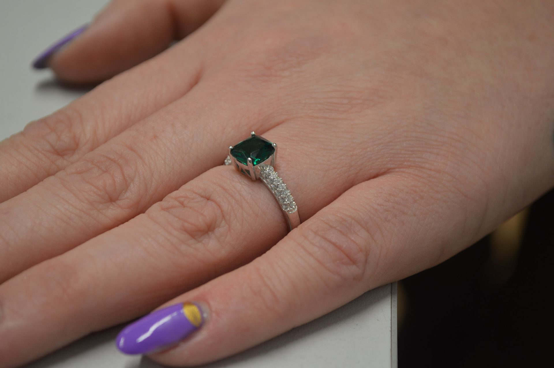 2.04 CARAT STERLING SILVER 925 EMERALD COLOURED RING, SIZE L/6 *NO VAT* - Image 2 of 2