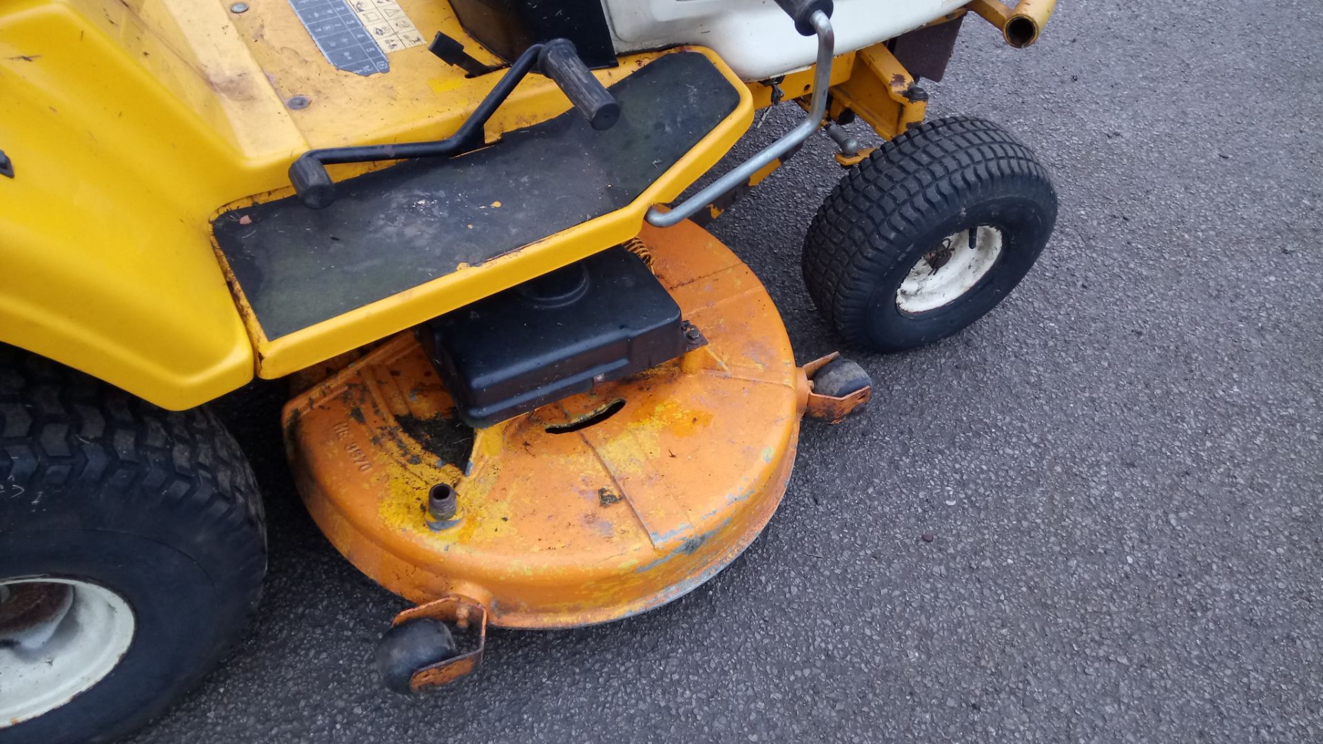 MTD CUB-CADET RBH 1200 RIDE-ON LAWN MOWER *NO VAT* - Image 4 of 11