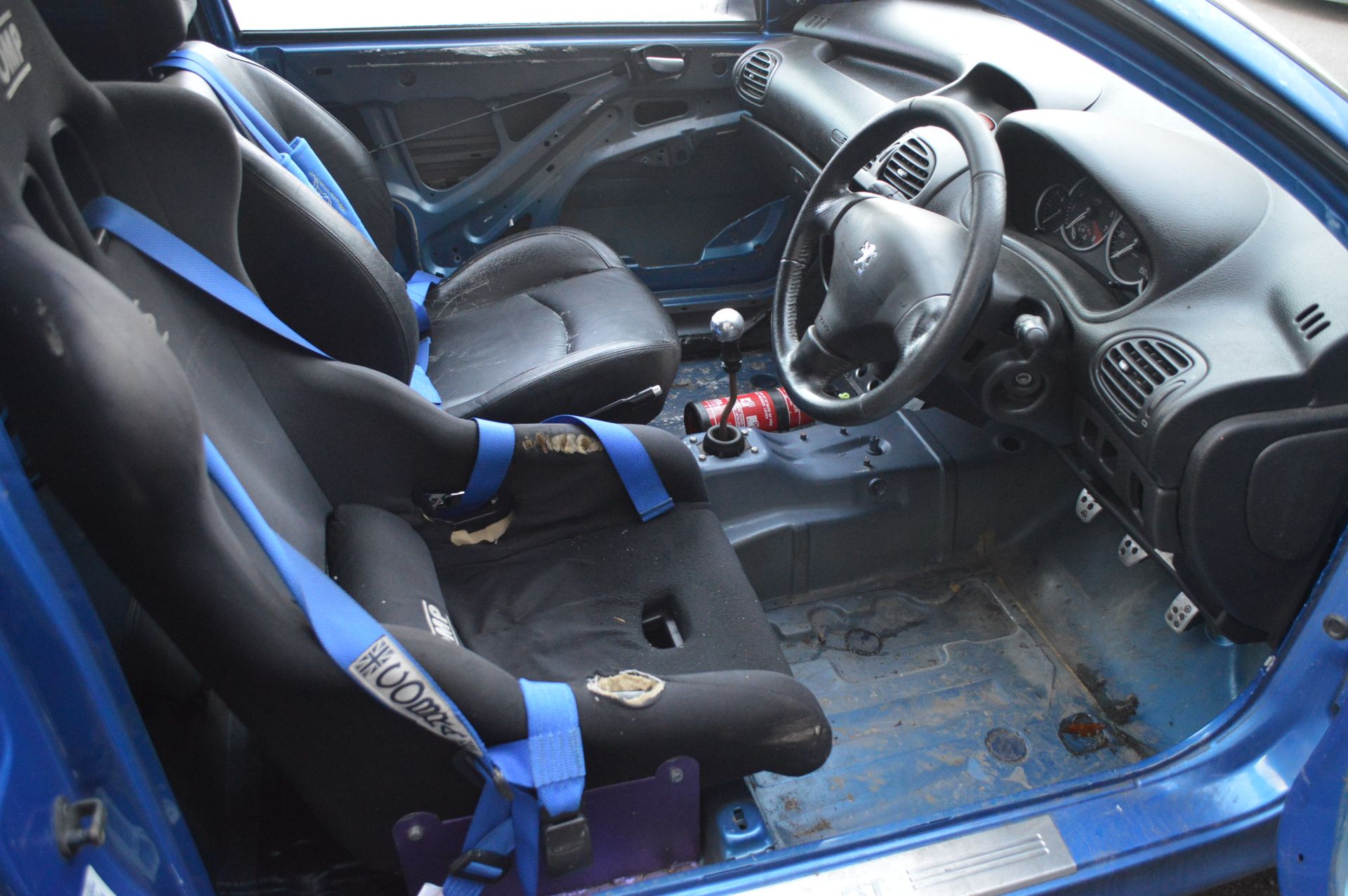 2003/03 REG PEUGEOT 206 GTI 180 - INSIDE HAS BEEN REMOVED *NO VAT* - Image 7 of 10