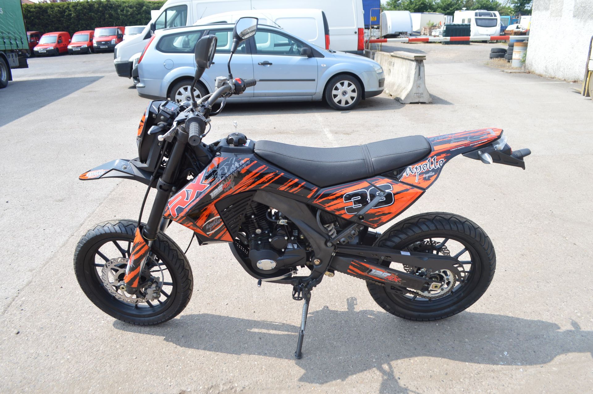 2017/17 PLATE NEW APOLLO 125RX ROAD LEGAL SUPERMOTO BIKE IN RED/ORANGE - Image 7 of 14