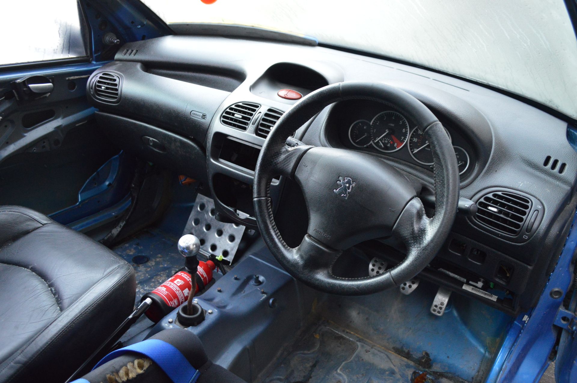 2003/03 REG PEUGEOT 206 GTI 180 - INSIDE HAS BEEN REMOVED *NO VAT* - Image 9 of 10