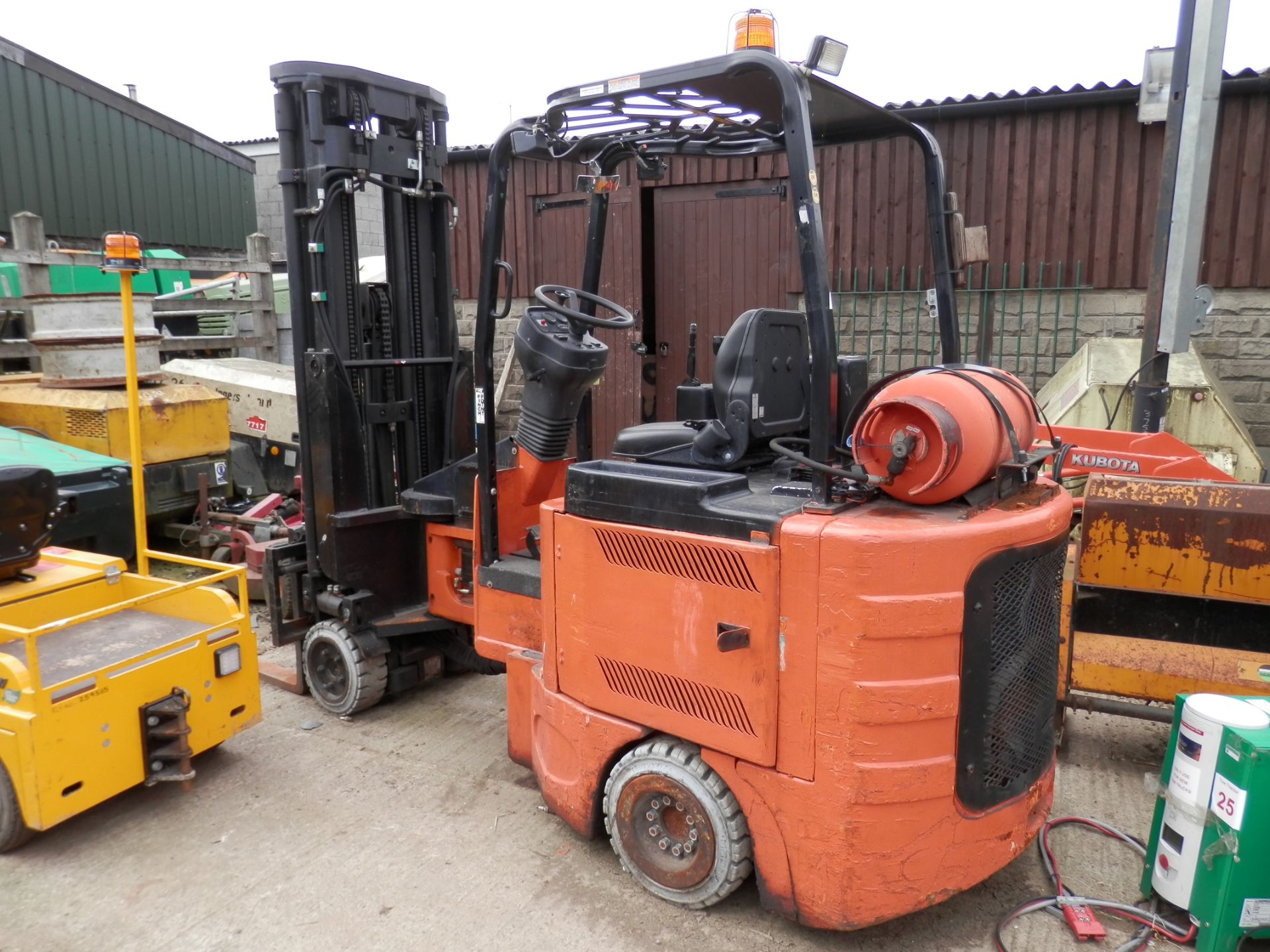 2010 GAS POWERED "BENDI" B64047XSS 1650KG FORKLIFT TRUCK, STARTING PROBLEM !