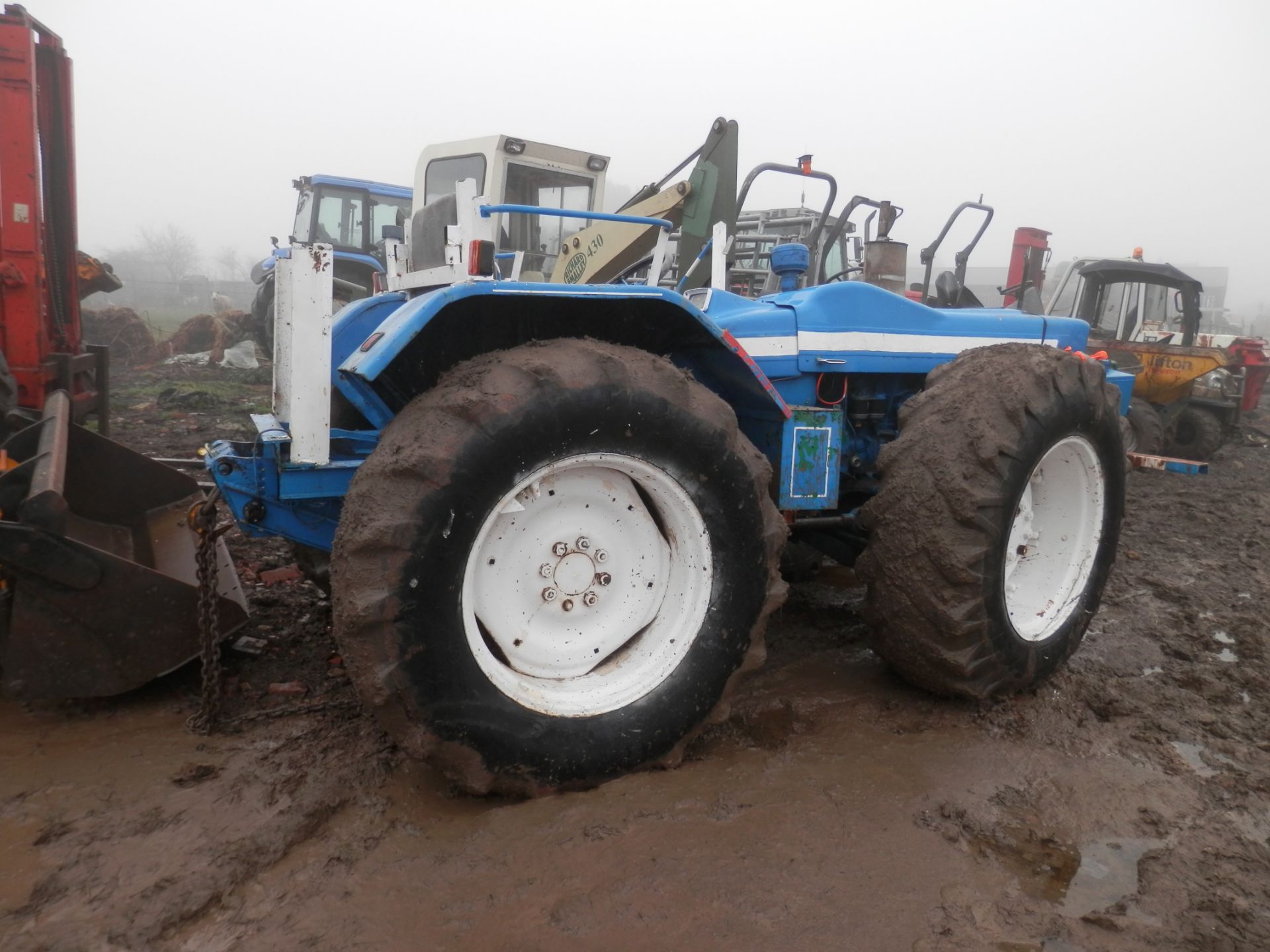 1960S FORD COUNTY 1004 4 WHEEL DRIVE TRACTOR, RUNS & DRIVES. - Image 5 of 11