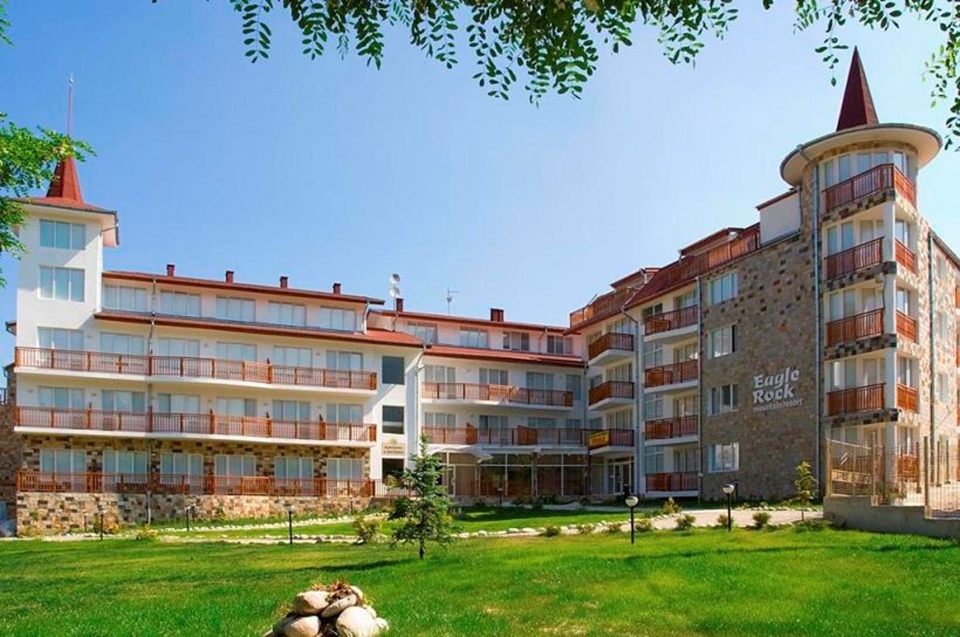 Large leisure centre/SPA (OR BIGGEST APARTMENT IN BULGARIA new mountain apartment complex Borovets