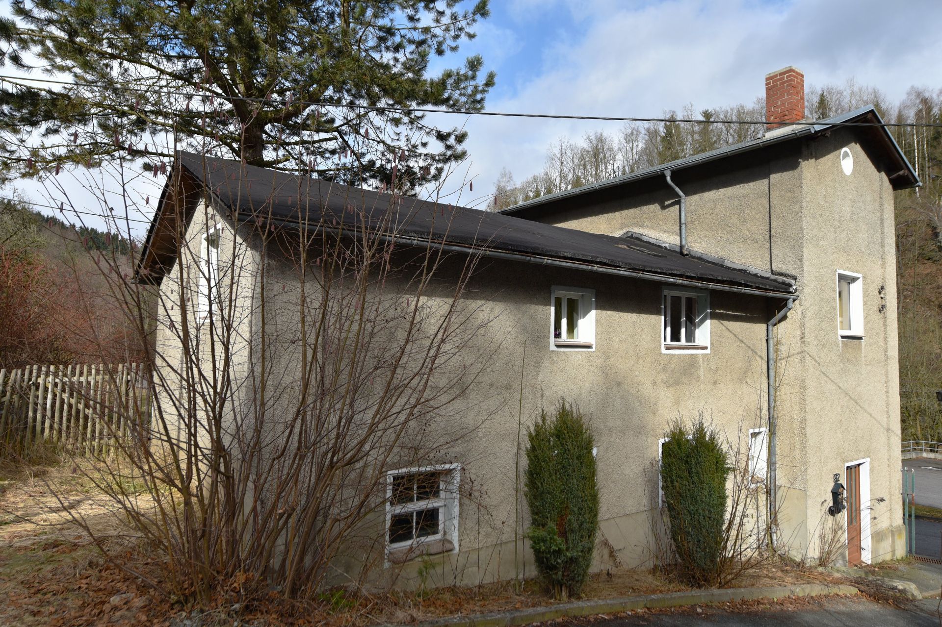 3 FLOOR HOUSE IN GORNAU, SAXONY, GERMANY