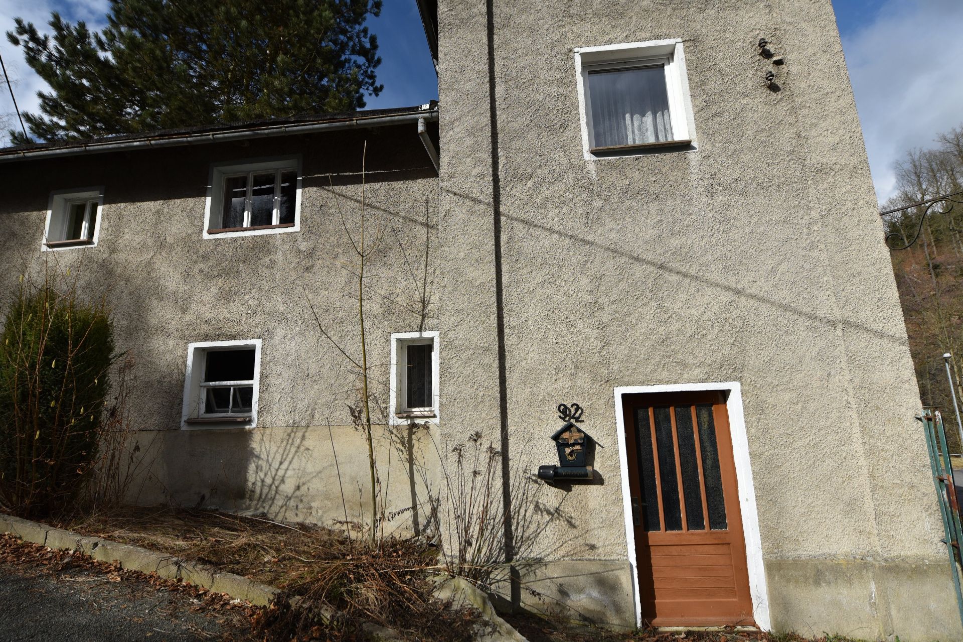 3 FLOOR HOUSE IN GORNAU, SAXONY, GERMANY - Image 2 of 62