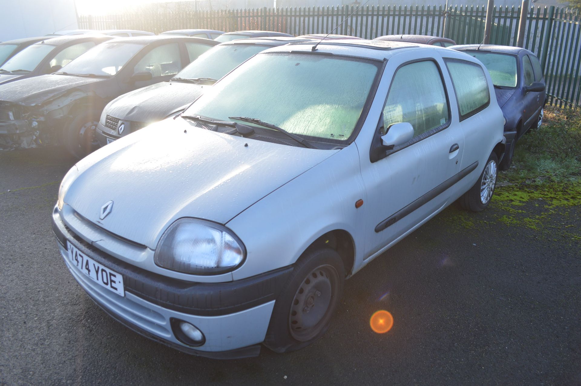 2001/Y REG RENAULT CLIO ALIZE - SELLING AS SPARES / REPAIRS *NO VAT* - Image 3 of 11