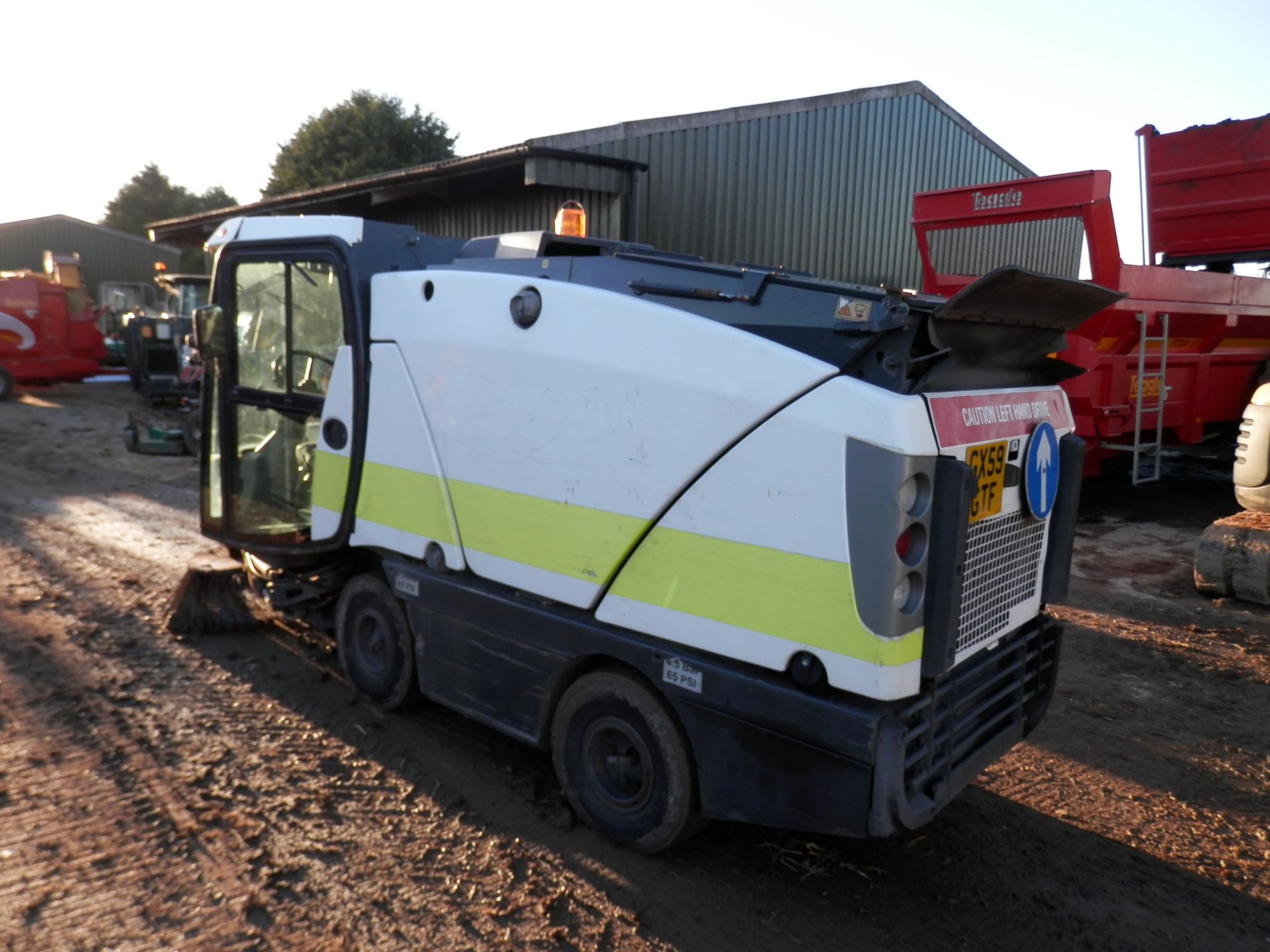 59 PLATE JOHNSTON DIESEL ENGINED 4 TONNE ROAD SWEEPER, GOOD WORKING ORDER. - Image 14 of 16