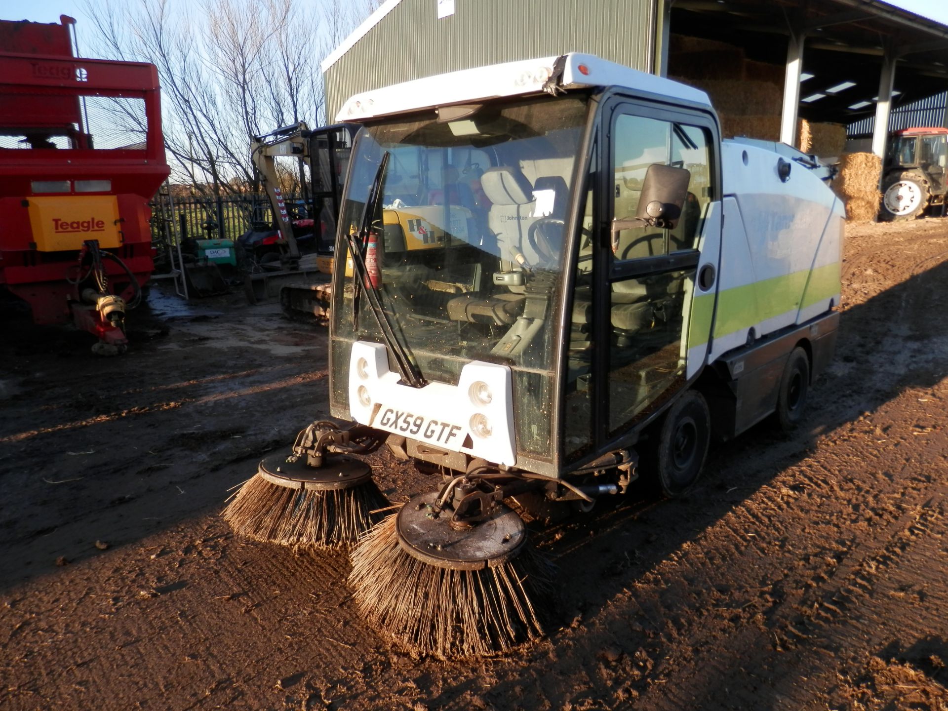 59 PLATE JOHNSTON DIESEL ENGINED 4 TONNE ROAD SWEEPER, GOOD WORKING ORDER. - Bild 2 aus 16