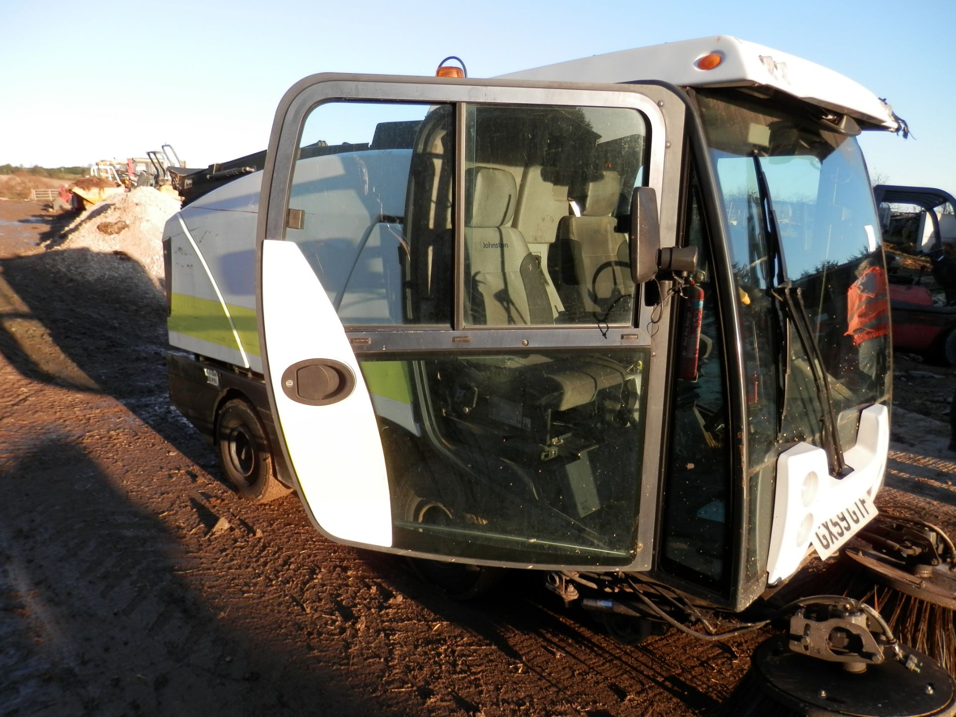 59 PLATE JOHNSTON DIESEL ENGINED 4 TONNE ROAD SWEEPER, GOOD WORKING ORDER. - Image 11 of 16