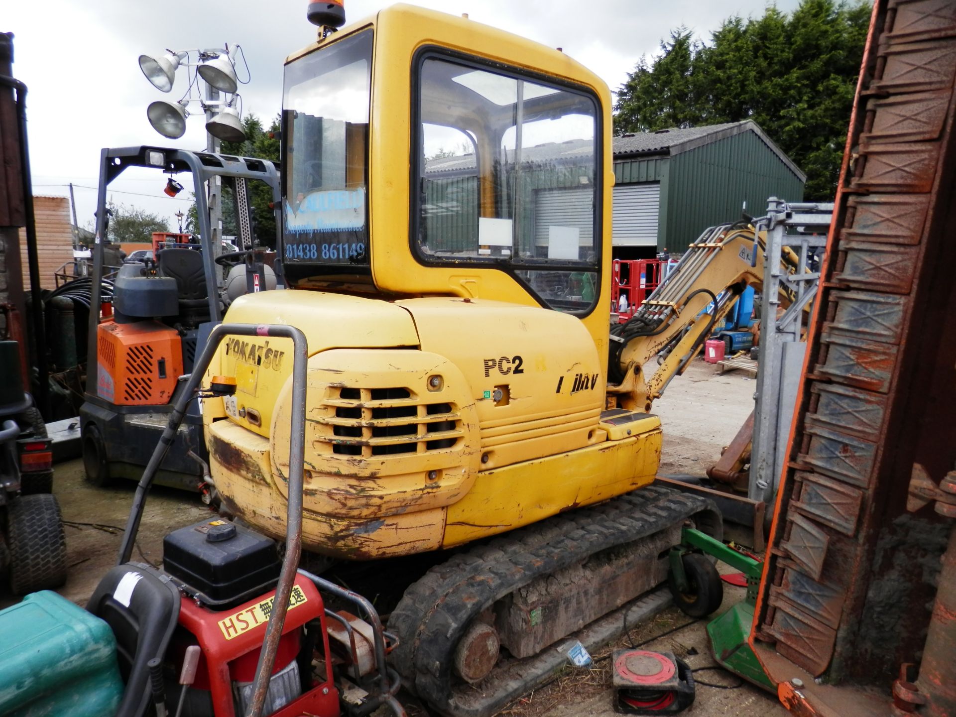 2001 KOMATSU 2750KG MINI DIGGER, WORKING. SHOWING 3579 HOURS. - Image 2 of 7