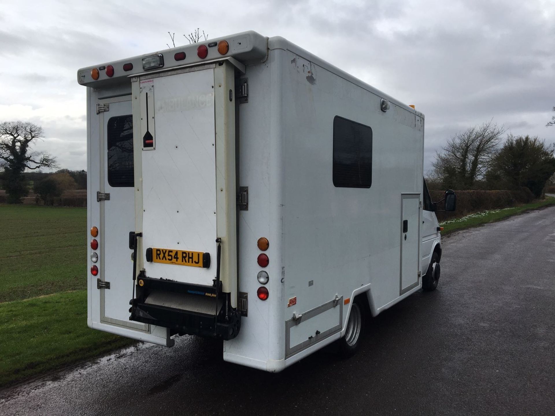 2004/54 REG MERCEDES SPRINTER 416 CDI AMBULANCE, SHOWING 1 OWNER - Image 5 of 11