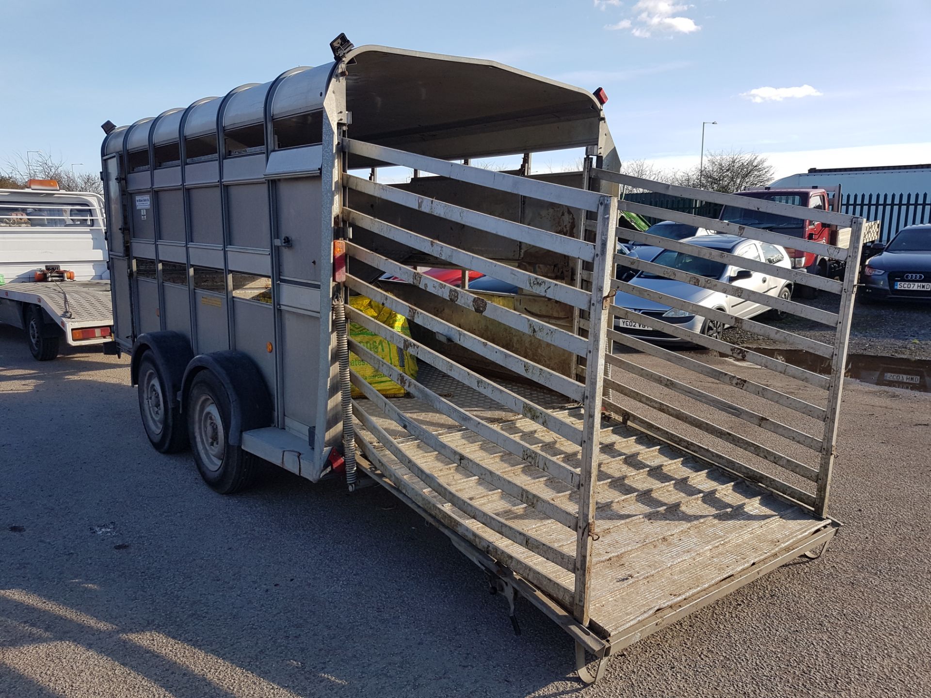 2008 TA-510 LIVESTOCK IFOR WILLIAMS TWIN AXLE TRAILER FITTED WITH SHEET DECKS - Image 4 of 14