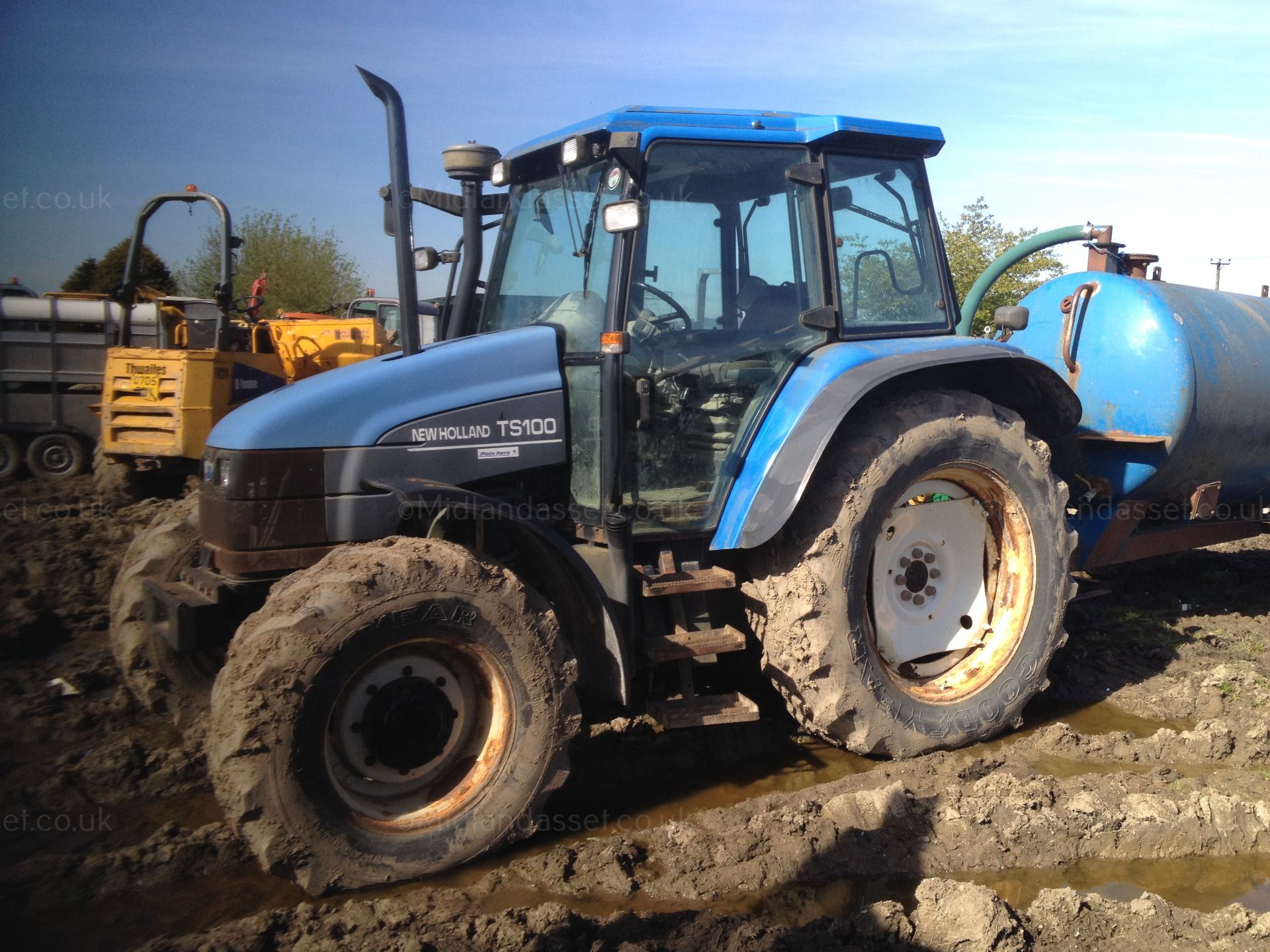 2002 NEW HOLLAND TS100 TRACTOR AND WATER TANKER - Image 3 of 10