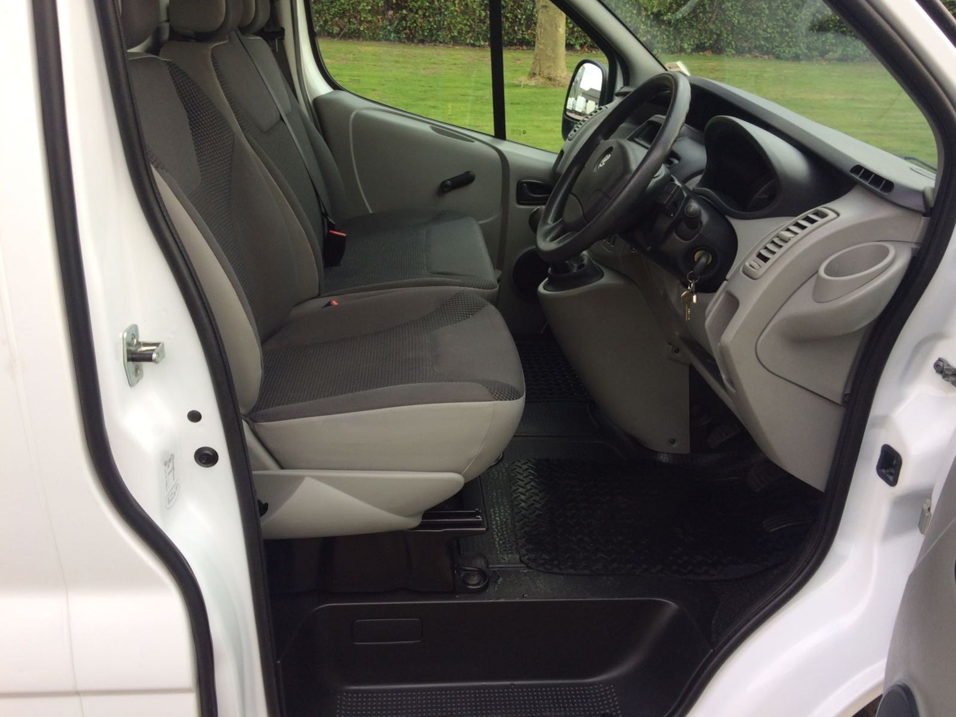 2014/14 REG VAUXHALL VIVARO 2700 CDTI ECO-FLEX 11, SHOWING 1 OWNER *PLUS VAT* - Image 24 of 30