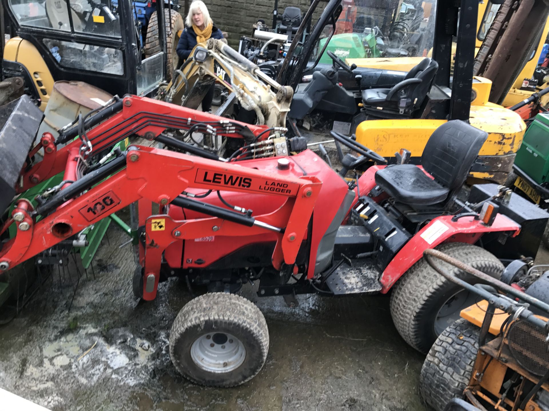 RED LEWIS LAND LUGGER 18Q, 1215 MASSEY FERGUSON TRACTOR WITH LOADER + REAR WEIGHT *PLUS VAT* - Image 10 of 10