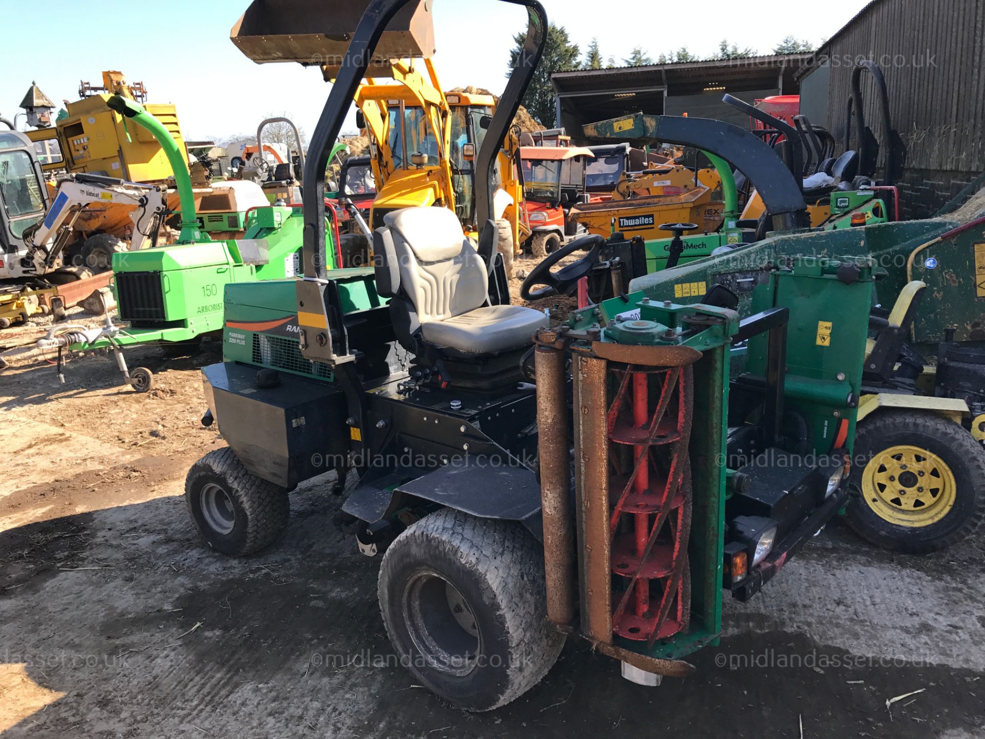 2010 RANSOMES PARKWAY 2250 4wd PLUS THREE GANG MOWER