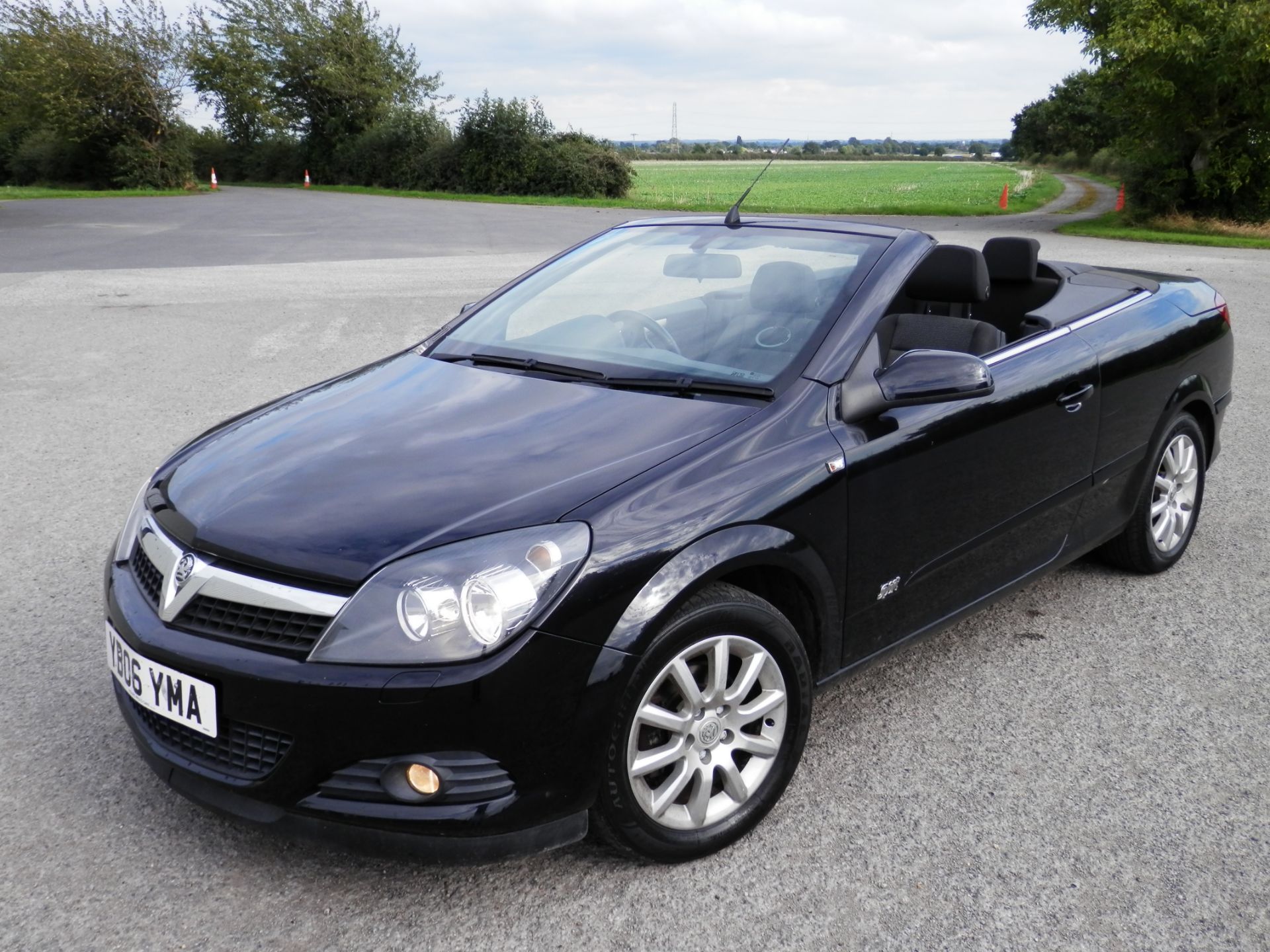 2006/06 VAUXHALL 1.8 SPORT TWINTOP, HARDTOP FOLDING CONVERTIBLE, 5 SPEED MANUAL, PETROL, MOT 05/2017 - Image 6 of 27