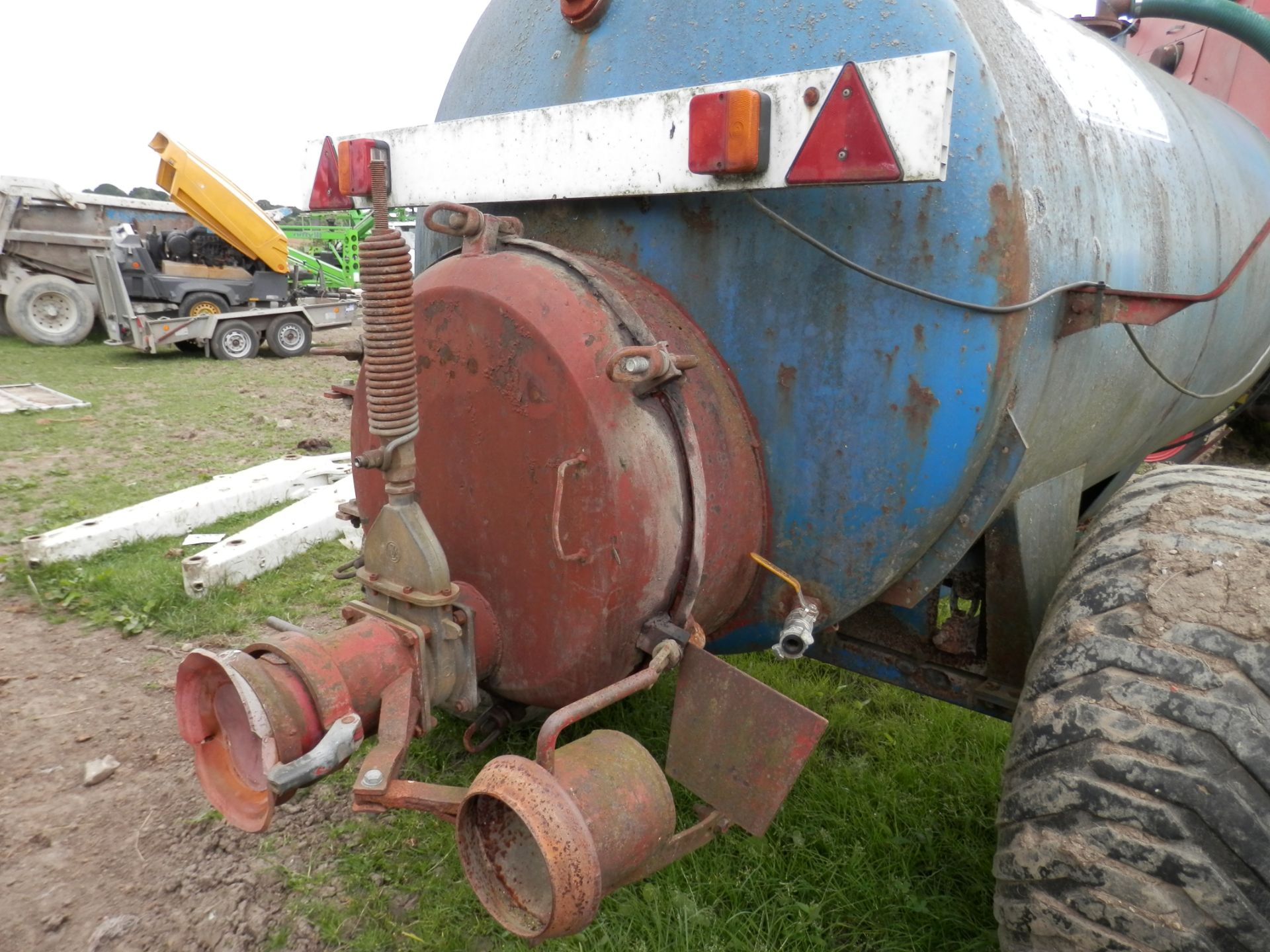 TANCO 900 AGRICULTURAL SLURRY/WATER BOWSER. NO PUMP ! 900 GALLON CAPACITY. - Image 3 of 7