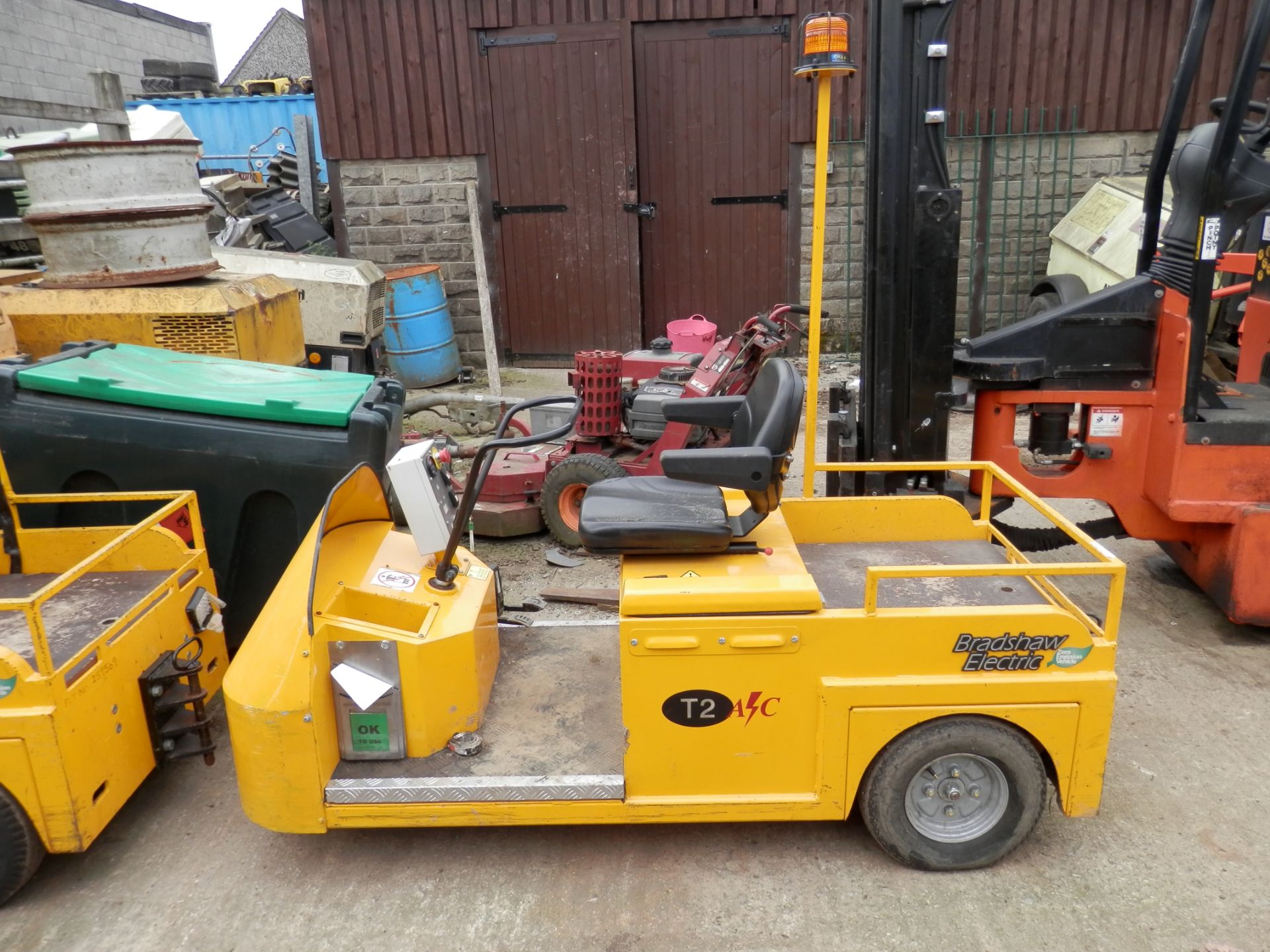 2011 BRADSHAW T2 ELECTRIC TUG/TOW TRACTOR, WORKING READY FOR USE. 1.5 TONNE TOW CAPACITY. - Image 2 of 9