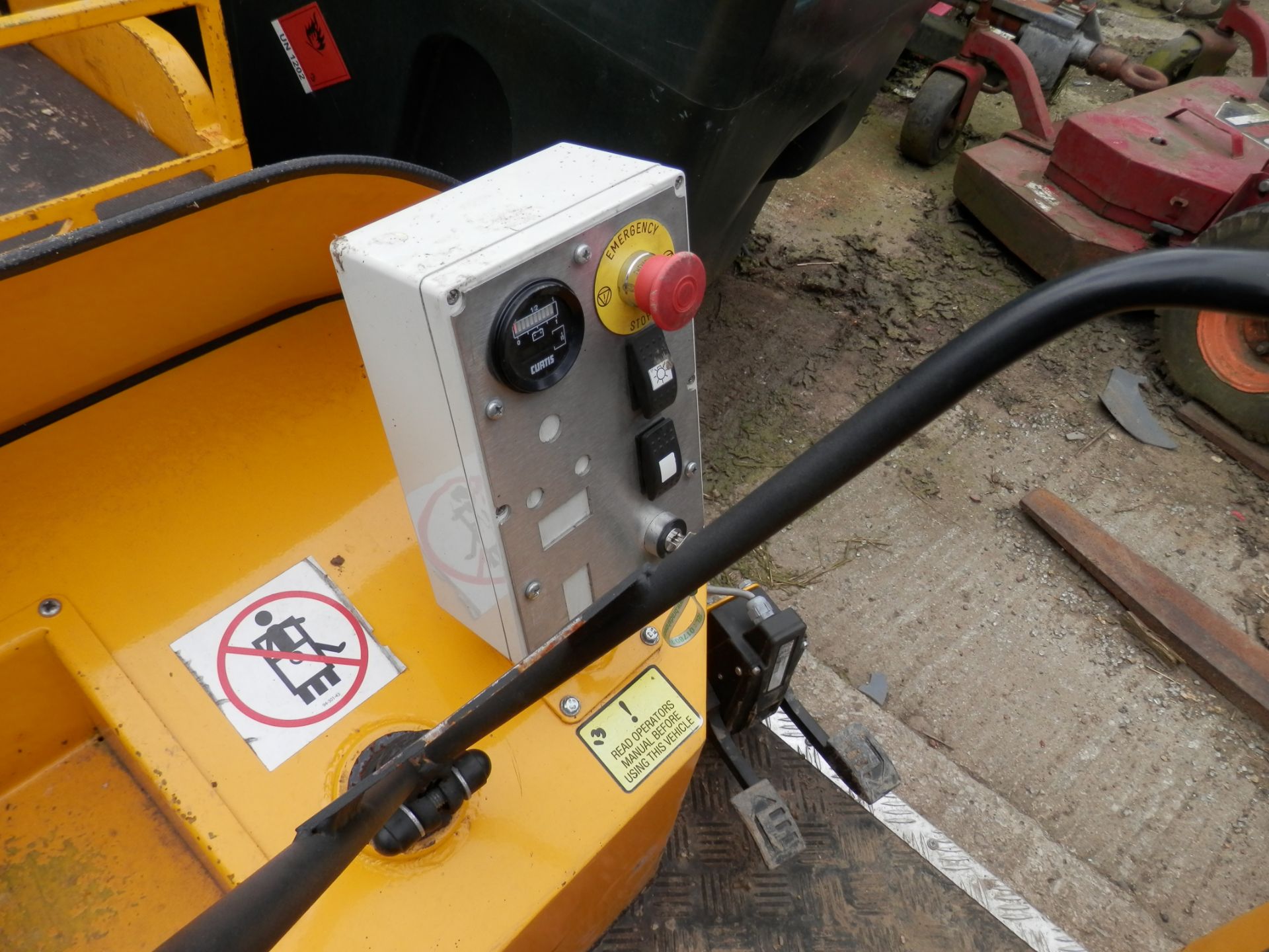 2011 BRADSHAW T2 ELECTRIC TUG/TOW TRACTOR, WORKING READY FOR USE. 1.5 TONNE TOW CAPACITY. - Image 7 of 9