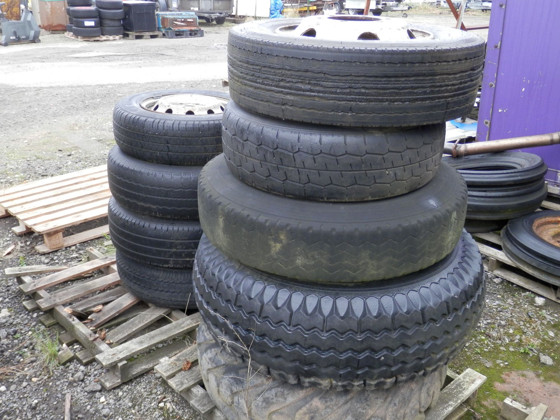 85 + ASSORTED LORRY, CAR & TRAILER TYRES & WHEELS, AS PICTURED. BUYER TO COLLECT COMPLETE JOBLOT. - Image 9 of 10