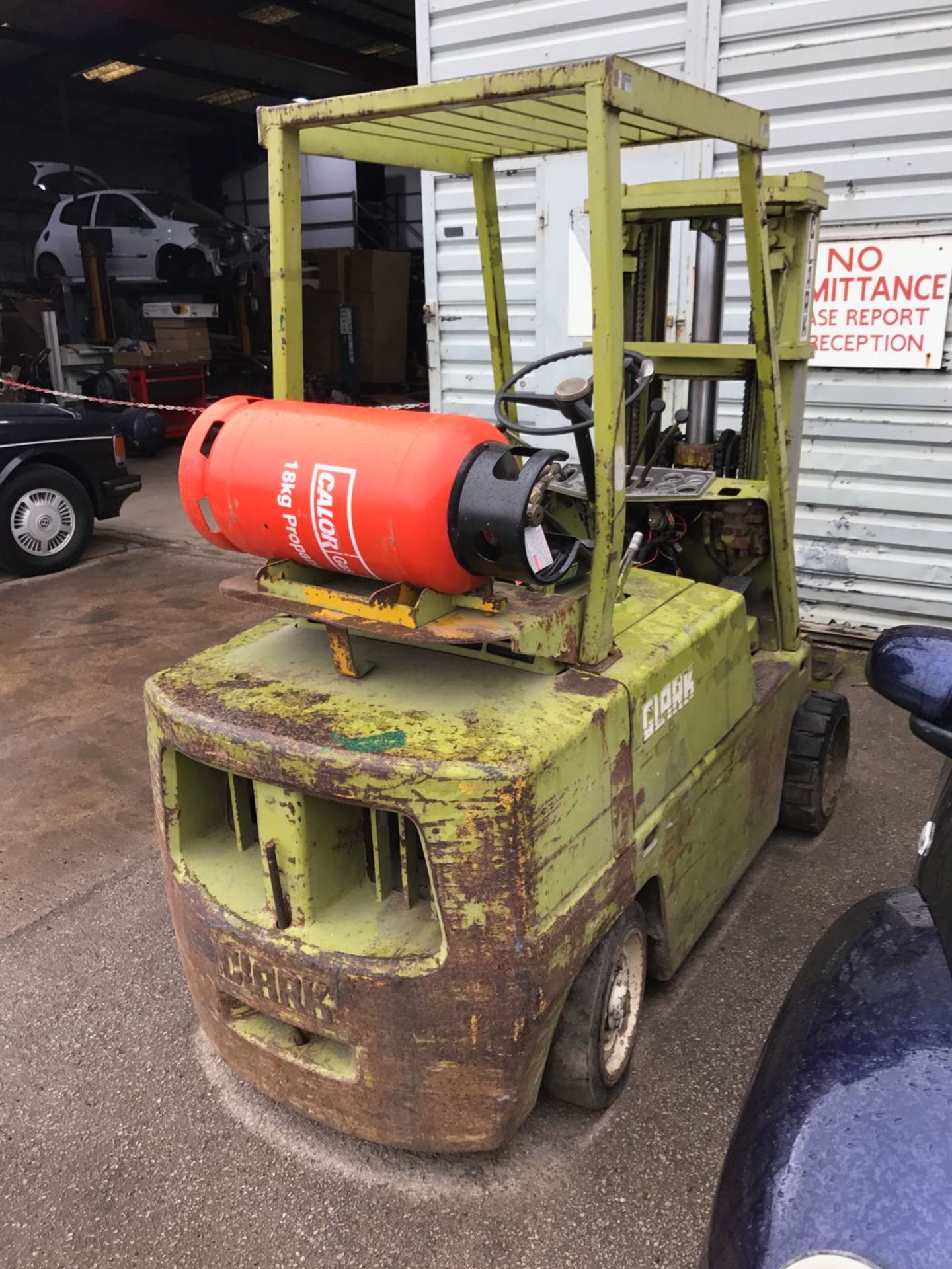 2 TONNE CLARK C500 55 FORKLIFT WITH SIDE SHIFT - SELLING AS NON RUNNER, WILL NOT START - Image 4 of 13