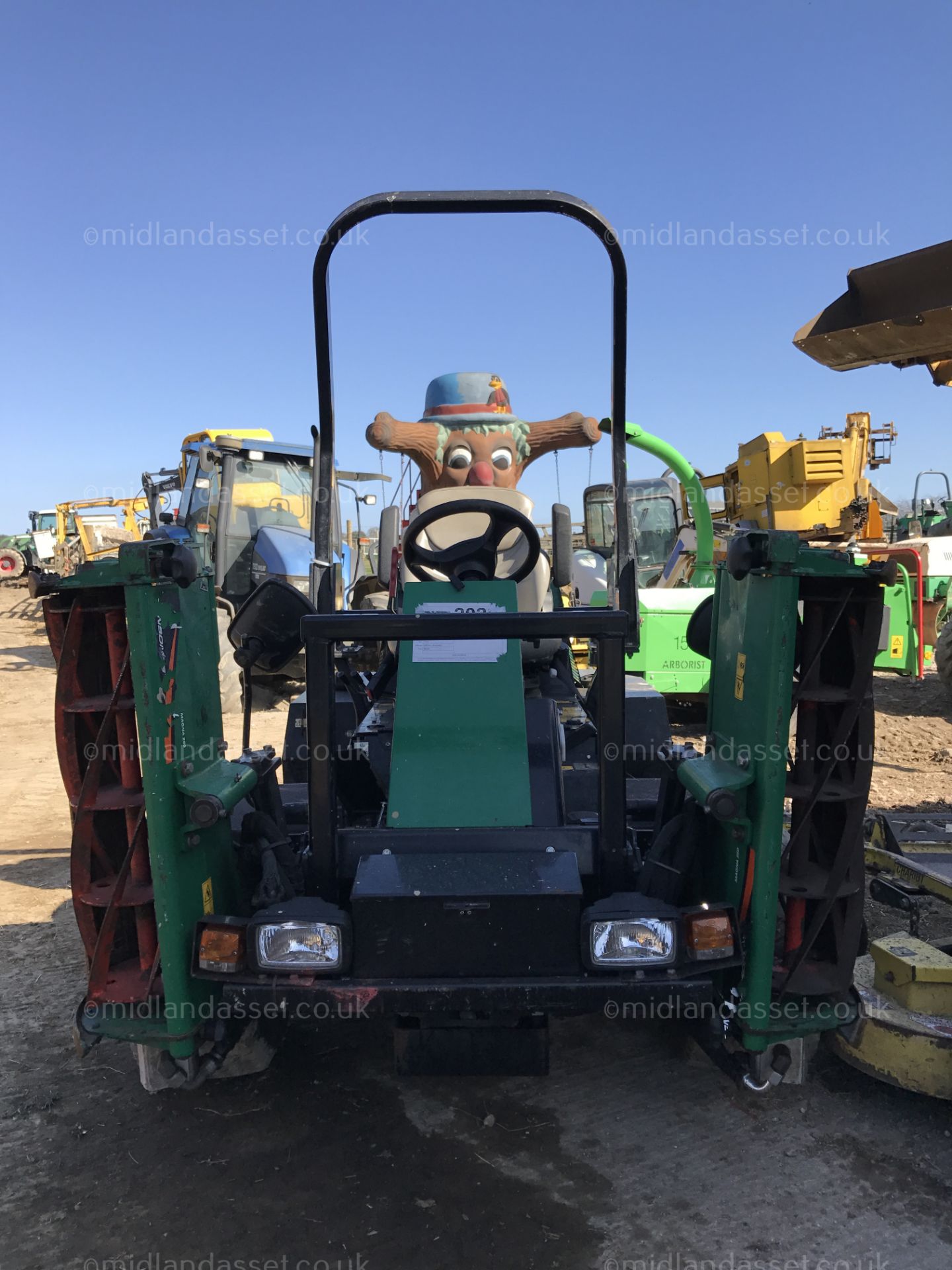 2010 RANSOMES PARKWAY 2250 4wd PLUS THREE GANG MOWER - Image 2 of 6