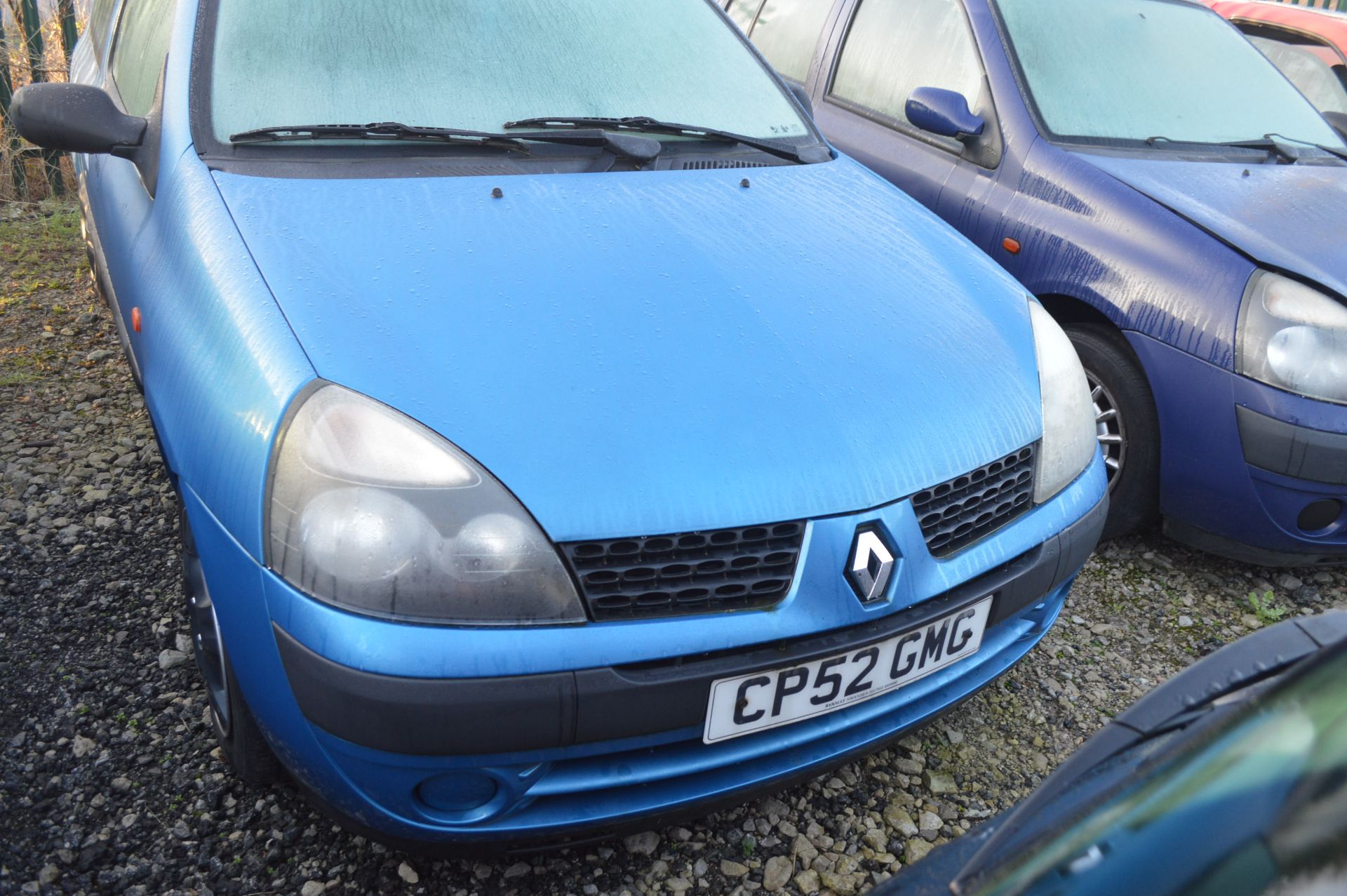 2002/52 REG BLUE RENAULT CLIO AUTHENTIQUE - SELLING AS SPARES / REPAIRS *NO VAT* - Image 2 of 11