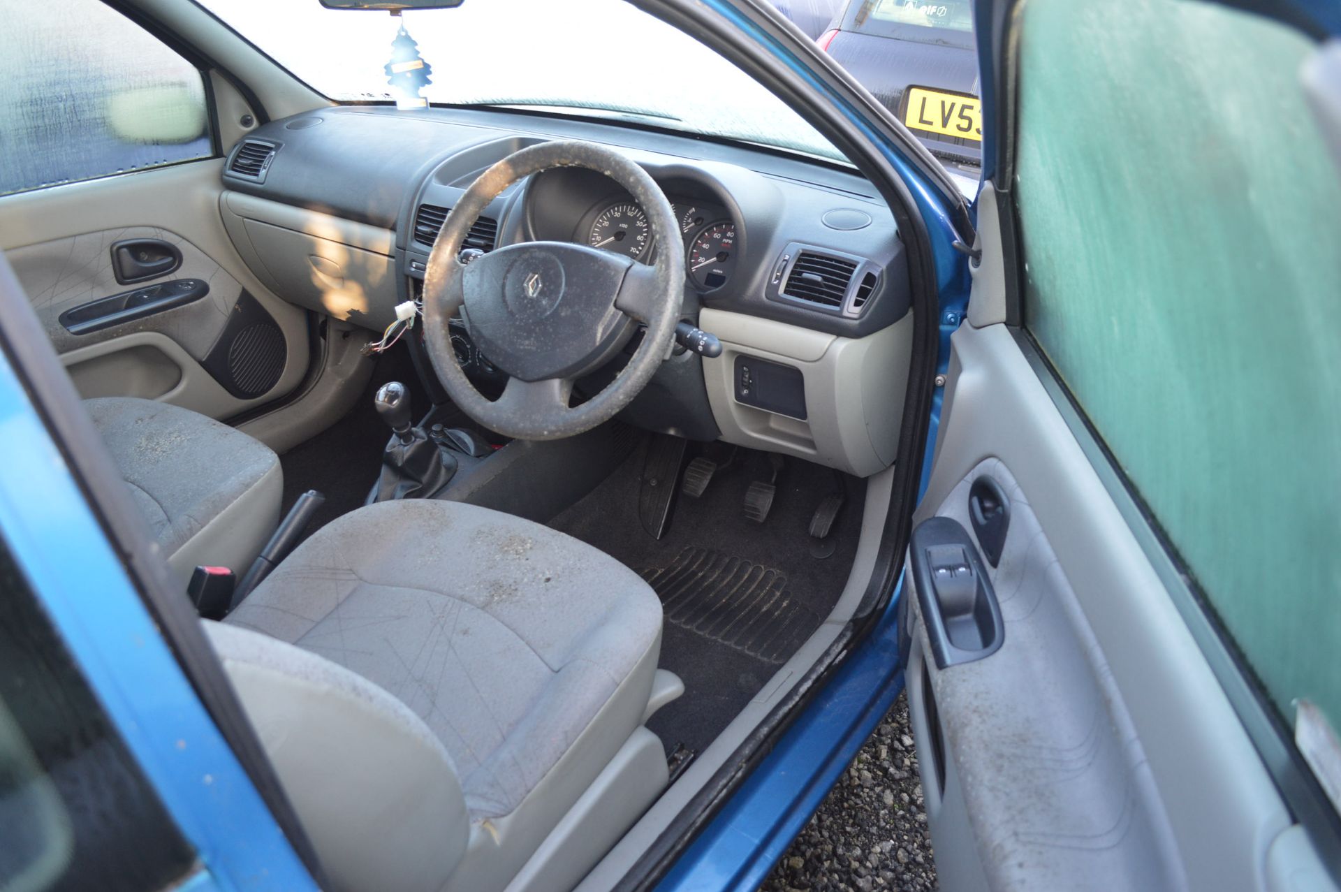 2002/52 REG BLUE RENAULT CLIO AUTHENTIQUE - SELLING AS SPARES / REPAIRS *NO VAT* - Image 10 of 11