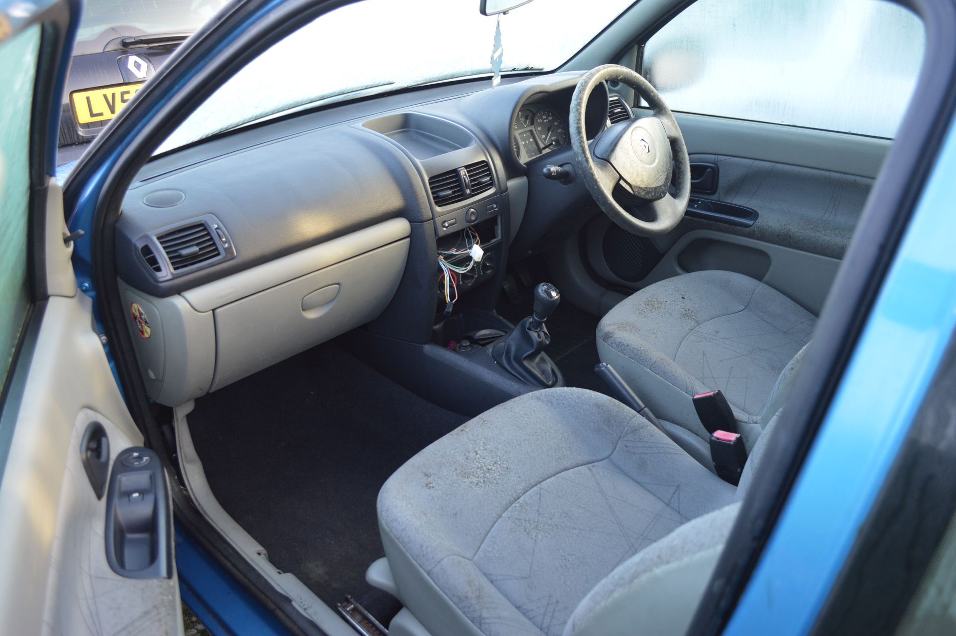 2002/52 REG BLUE RENAULT CLIO AUTHENTIQUE - SELLING AS SPARES / REPAIRS *NO VAT* - Image 9 of 11