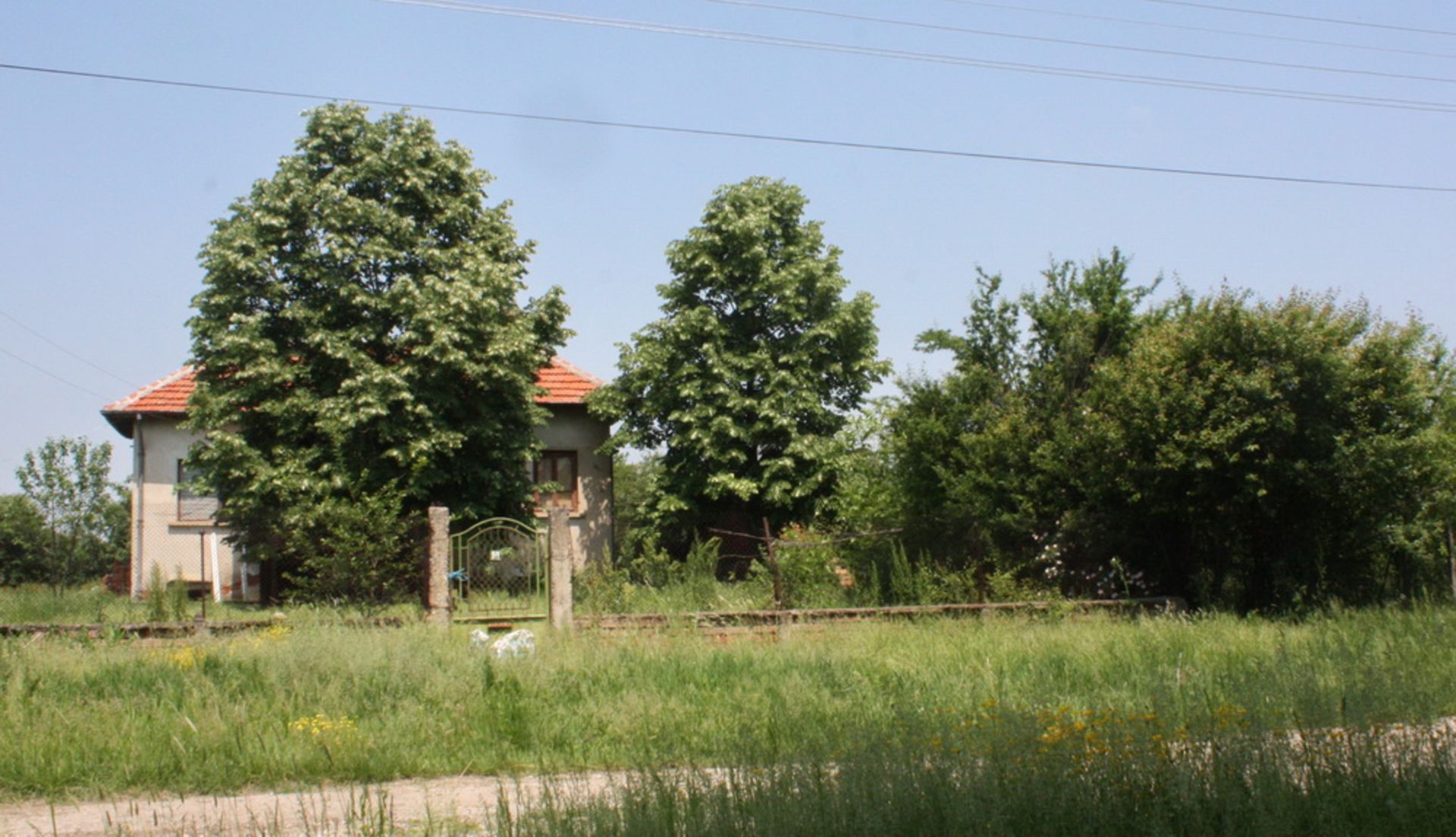 NICE HOUSE, OVER 1/2 ACRE BOROVAN + TWO OUTBUILDINGS AND 2,400 SQM OF LAND BULGARIA - Image 3 of 30