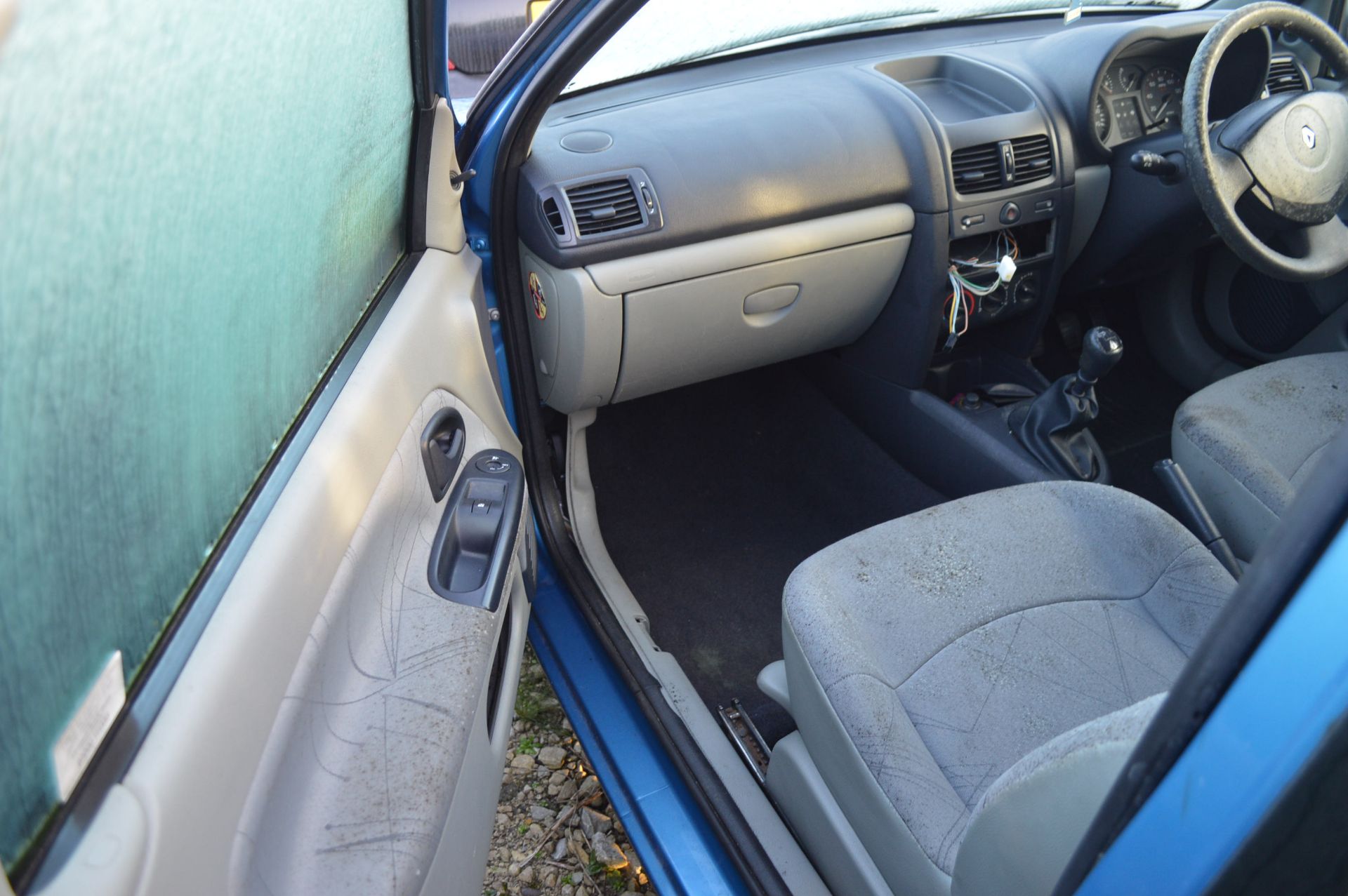 2002/52 REG BLUE RENAULT CLIO AUTHENTIQUE - SELLING AS SPARES / REPAIRS *NO VAT* - Image 8 of 11