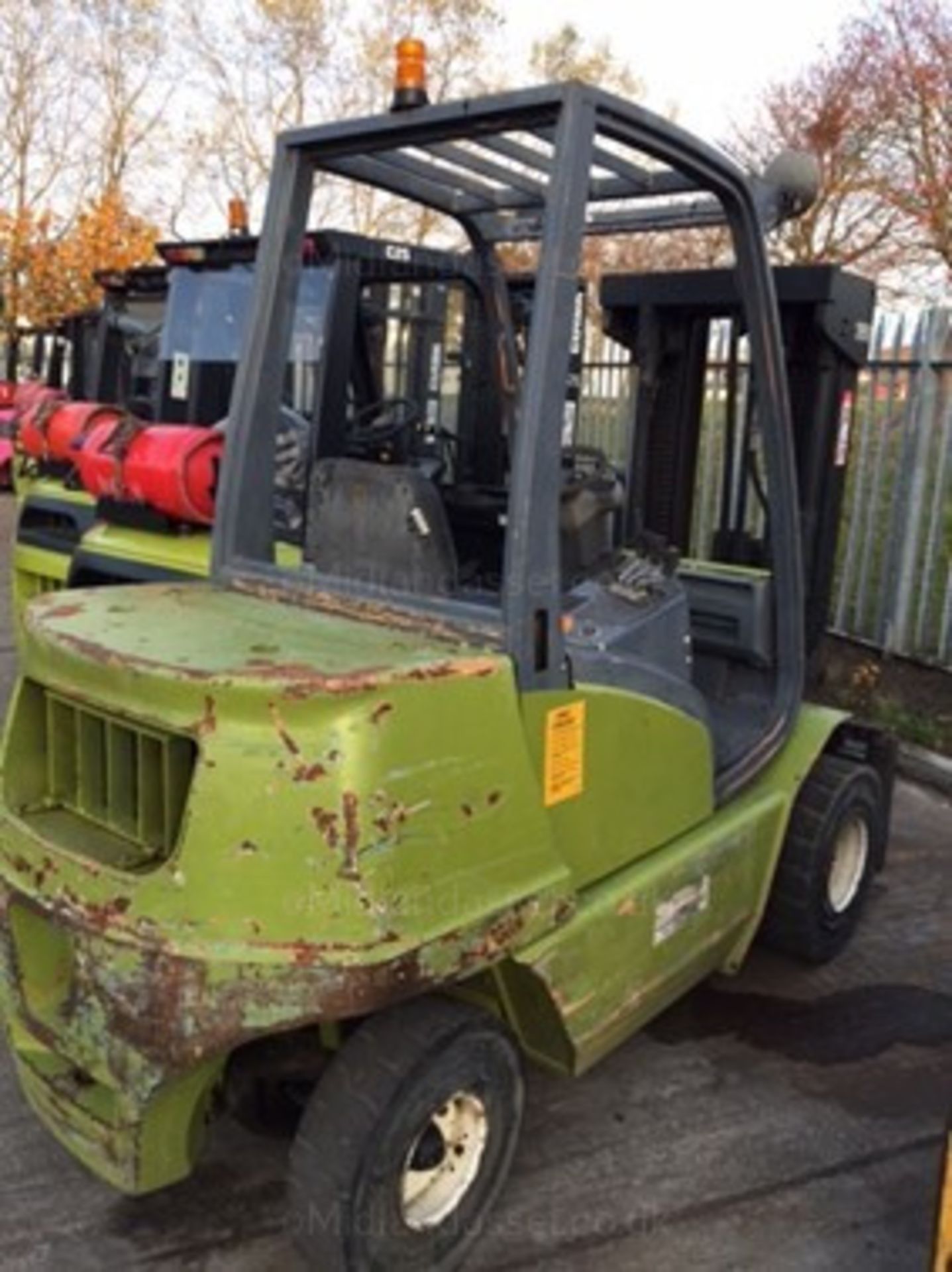 BOSS RH30 DIESEL COUNTERBALANCE FORK TRUCK - Image 2 of 3