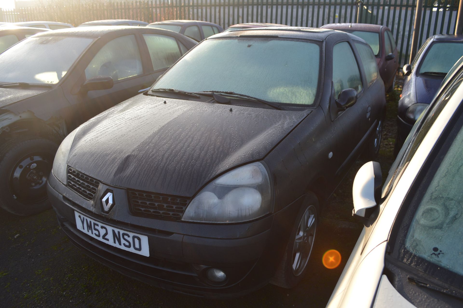 2003/52 REG RENAULT CLIO DYNAMIQUE - SELLING AS SPARES / REPAIRS *NO VAT* - Image 3 of 12